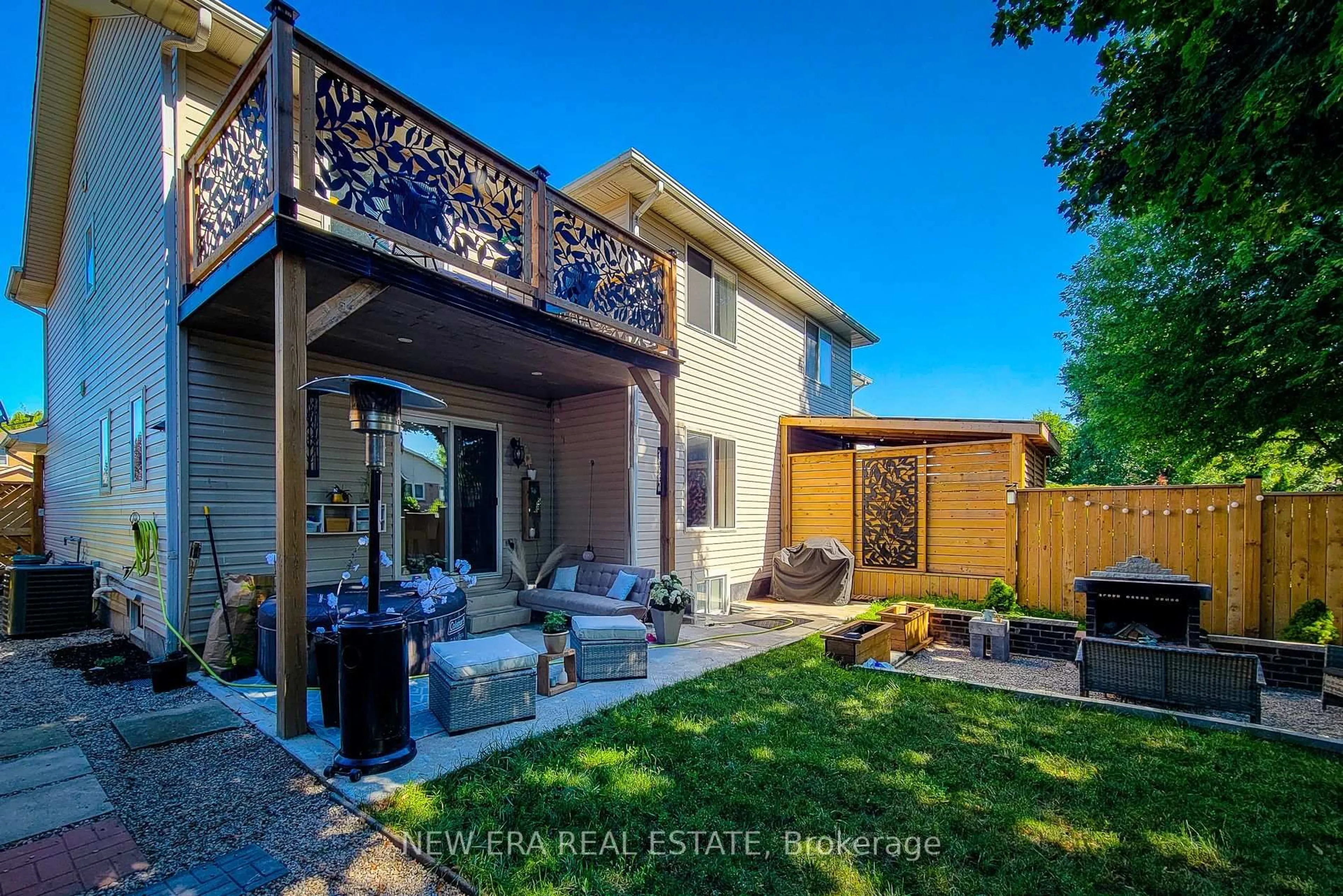 A pic from outside/outdoor area/front of a property/back of a property/a pic from drone, street for 4532 Garden Gate Terr, Lincoln Ontario L0R 1B9