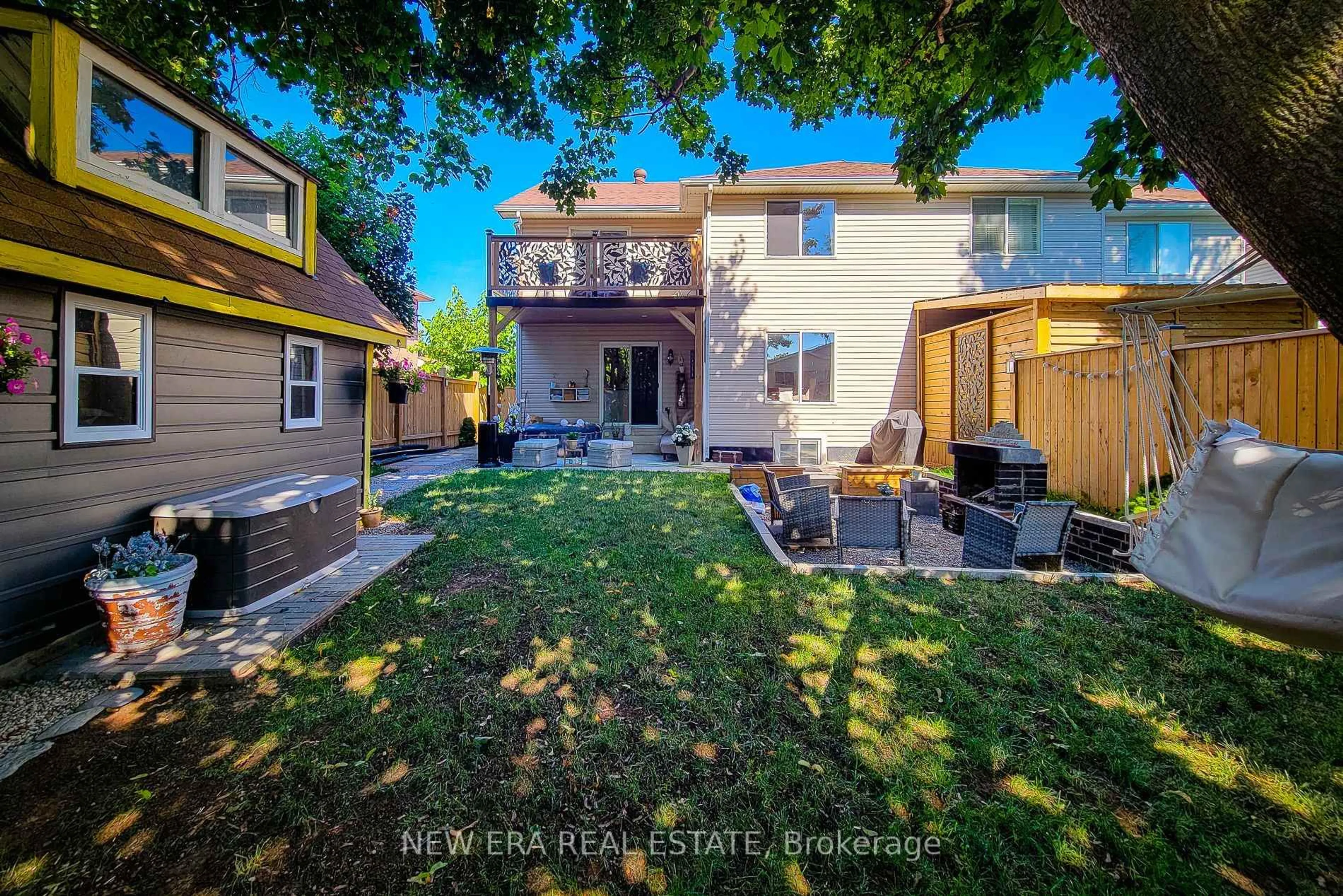 A pic from outside/outdoor area/front of a property/back of a property/a pic from drone, street for 4532 Garden Gate Terr, Lincoln Ontario L0R 1B9