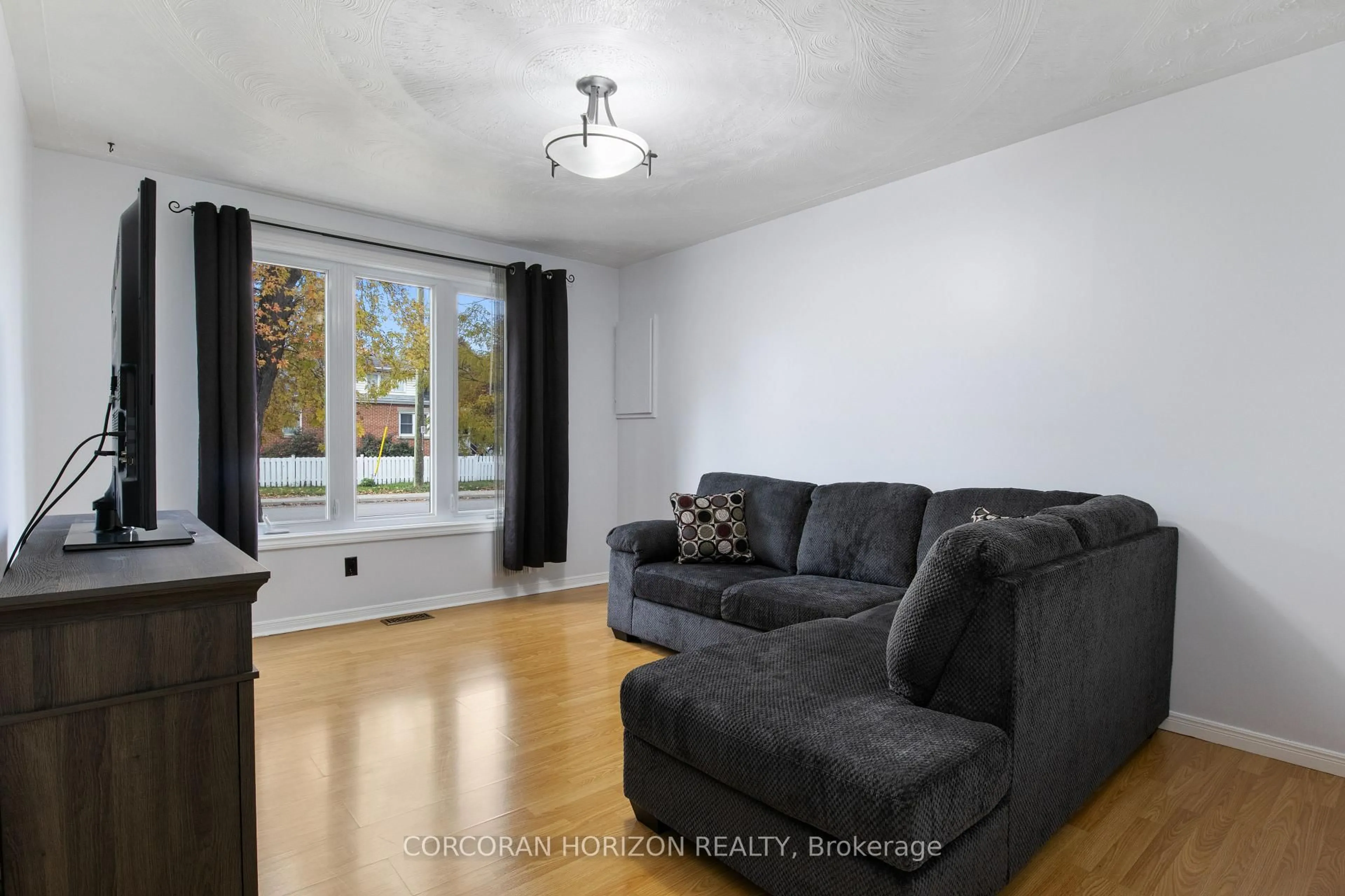 Living room with furniture, unknown for 43 Middleton St, Cambridge Ontario N1S 2R2