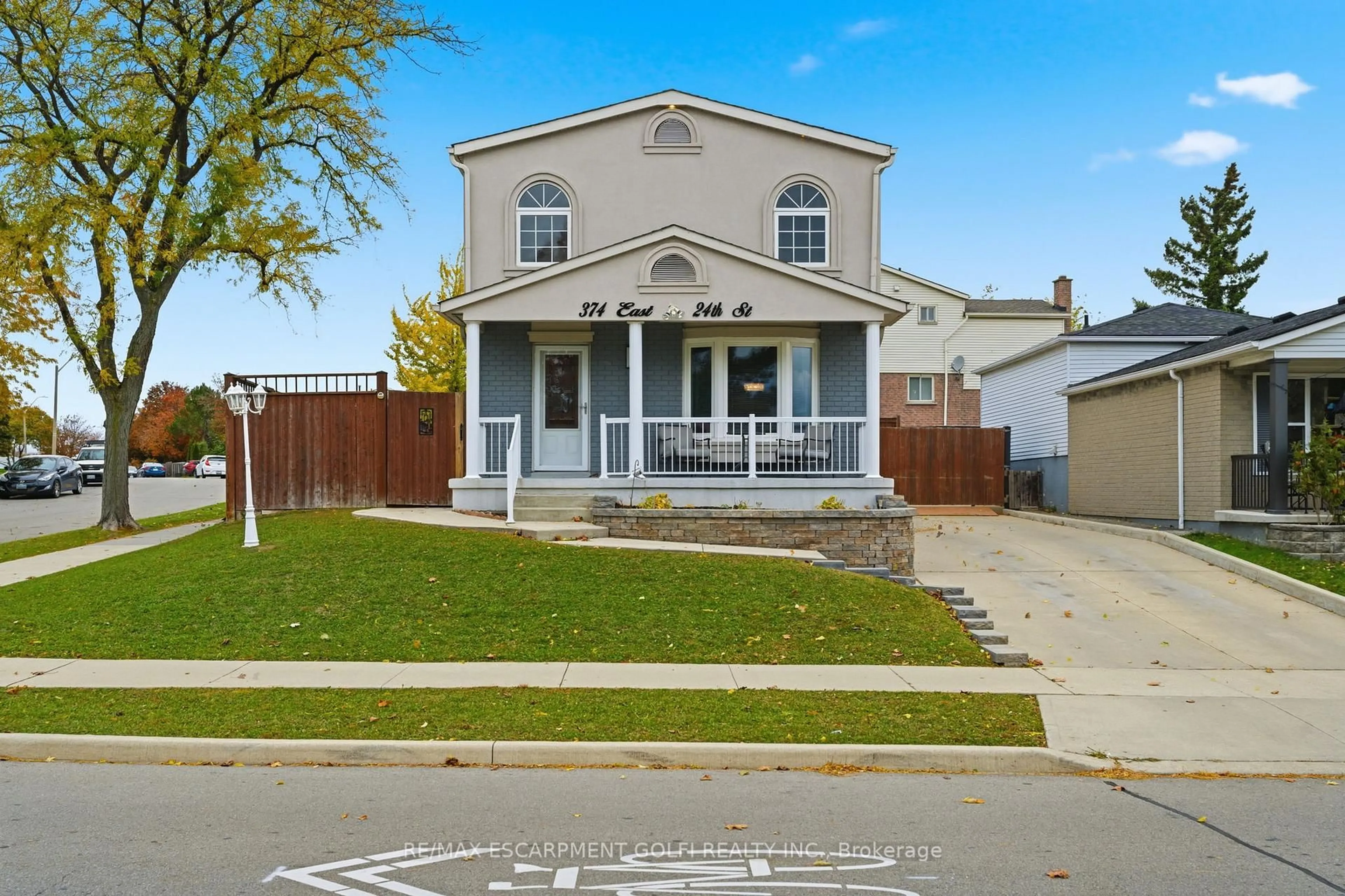 A pic from outside/outdoor area/front of a property/back of a property/a pic from drone, street for 374 EAST 24TH St, Hamilton Ontario L8V 4V1