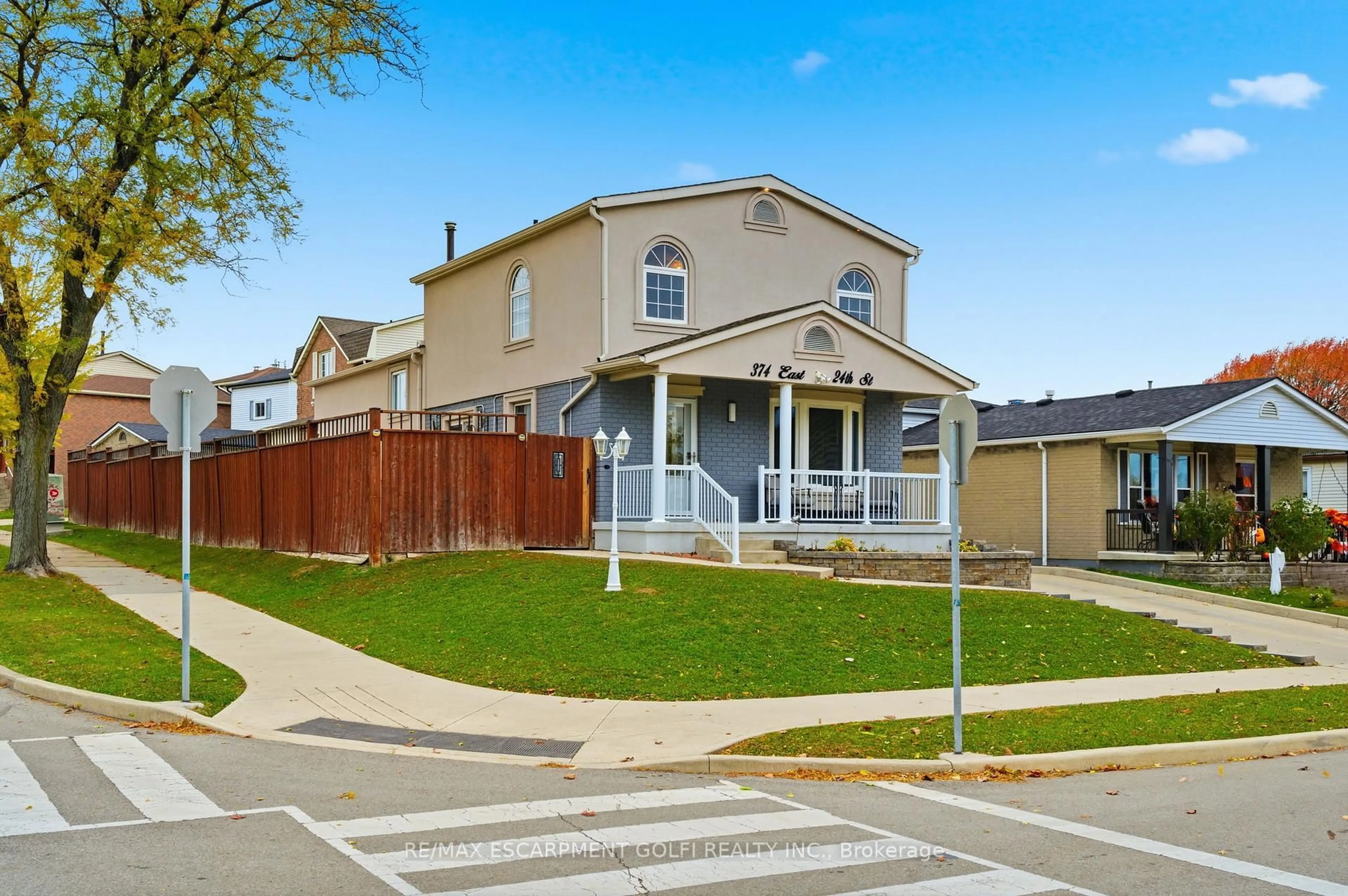 A pic from outside/outdoor area/front of a property/back of a property/a pic from drone, street for 374 EAST 24TH St, Hamilton Ontario L8V 4V1