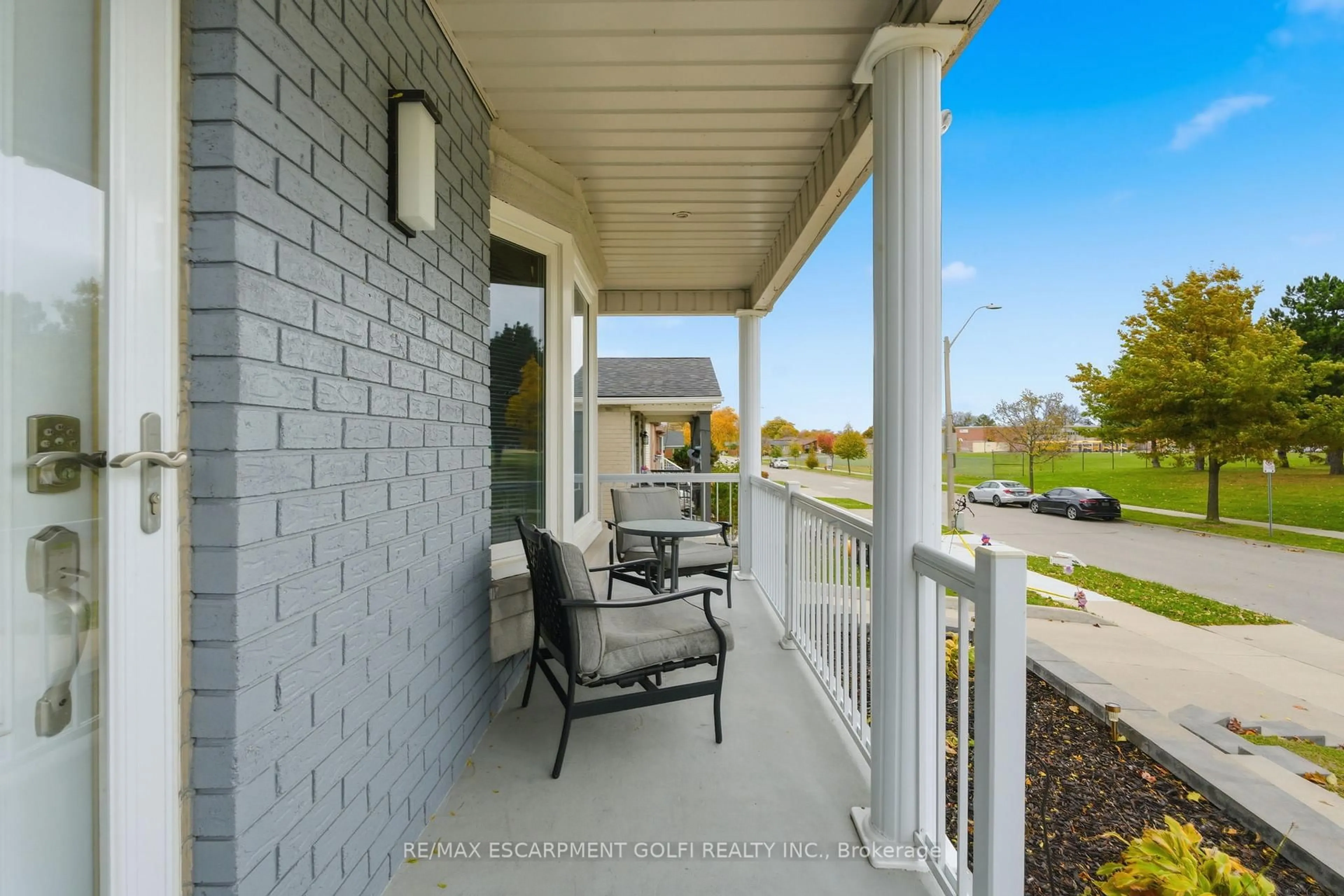 Patio, water/lake/river/ocean view for 374 EAST 24TH St, Hamilton Ontario L8V 4V1