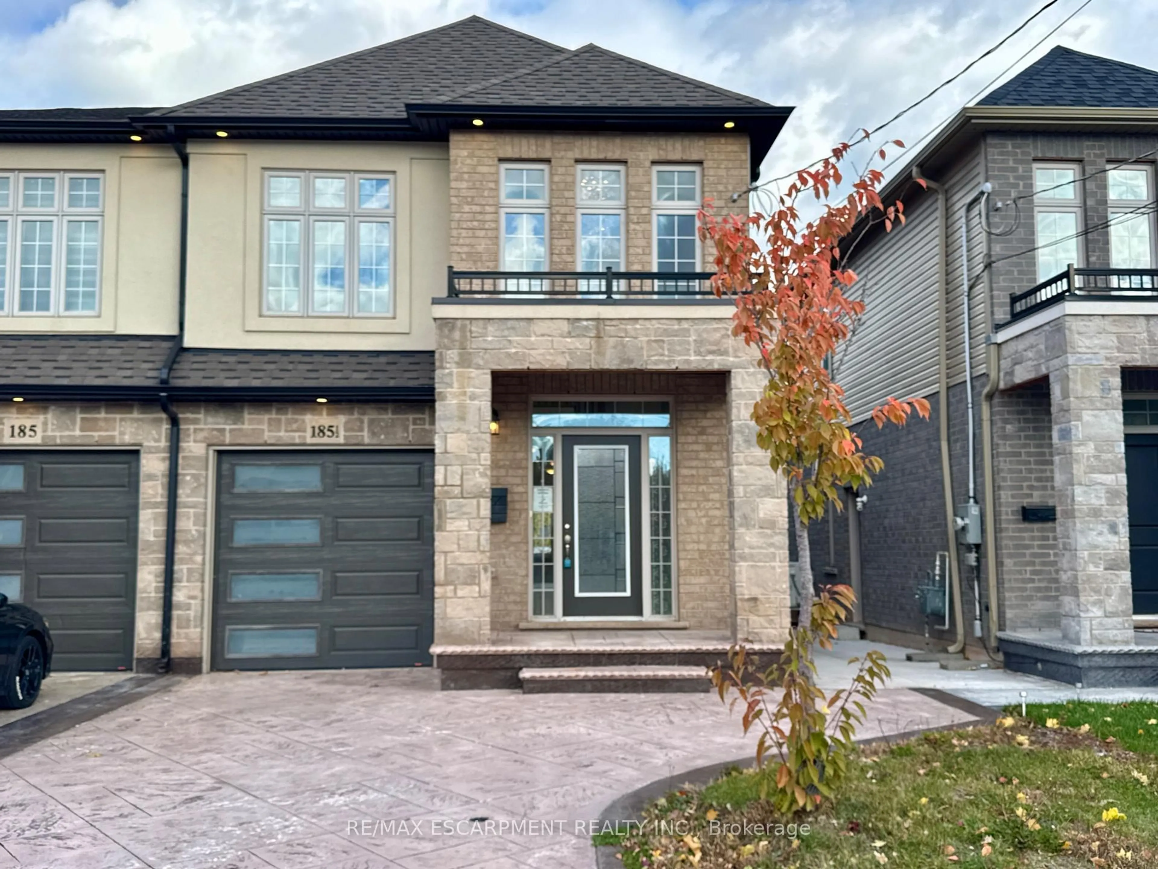 Home with brick exterior material, street for 185 1/2 Federal St, Hamilton Ontario L8E 1N8