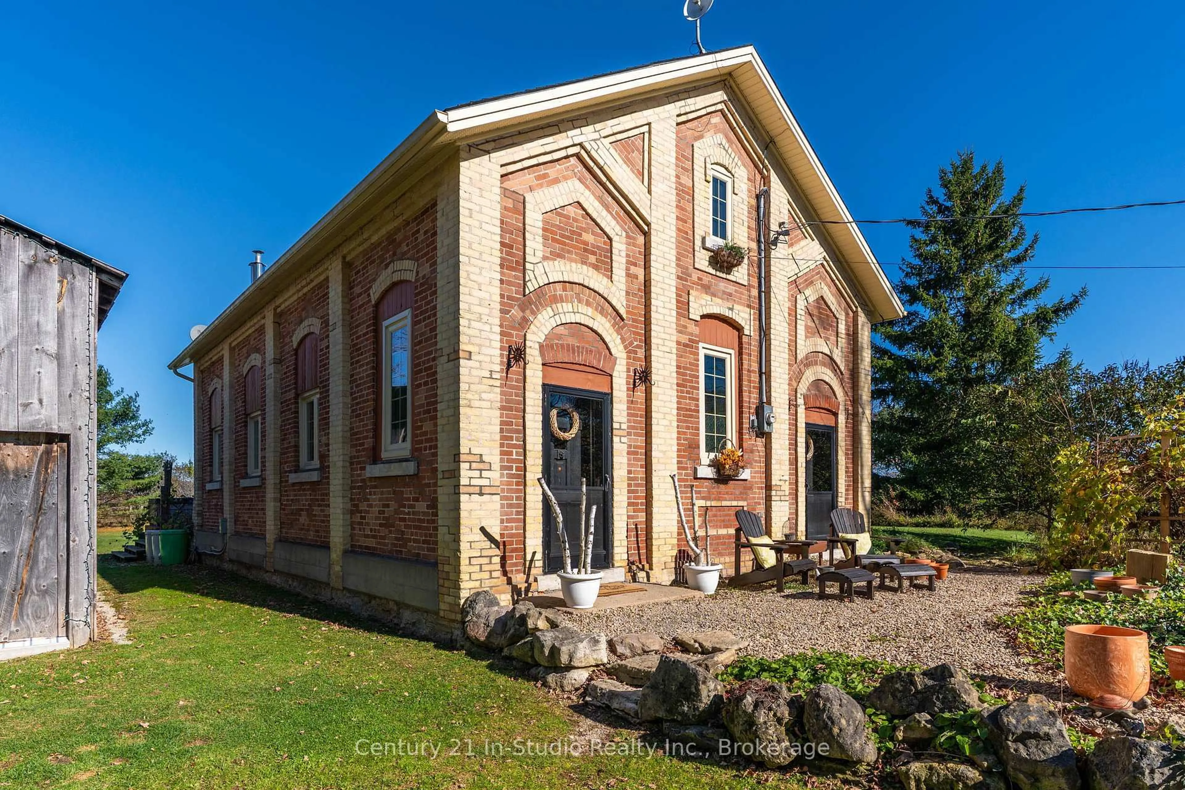 Home with brick exterior material, building for 404223 Conc Rd 20 Concession, Georgian Bluffs Ontario N0H 1S0