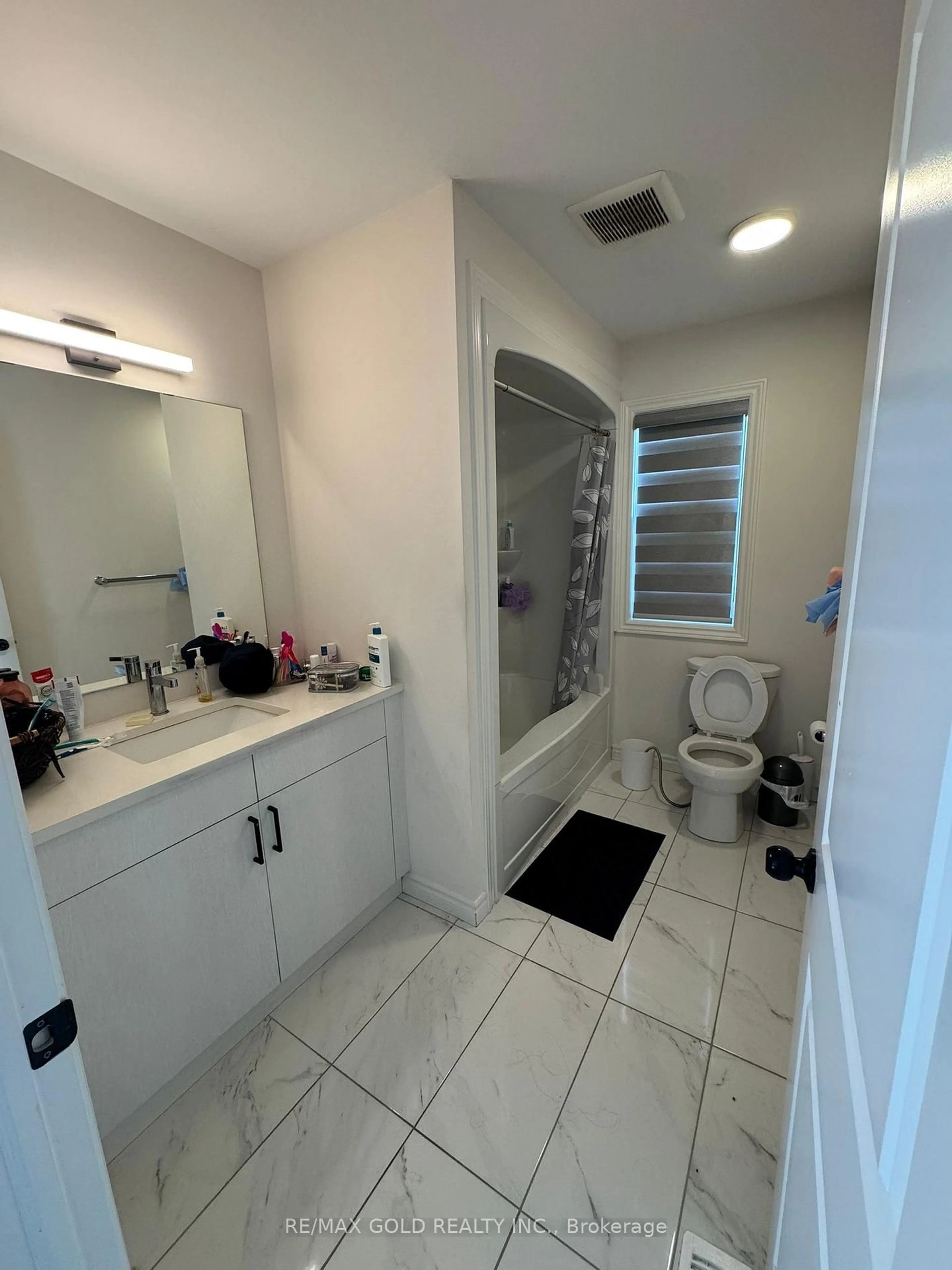 Standard bathroom, ceramic/tile floor for 247 Byers St, London South Ontario N6L 0J2