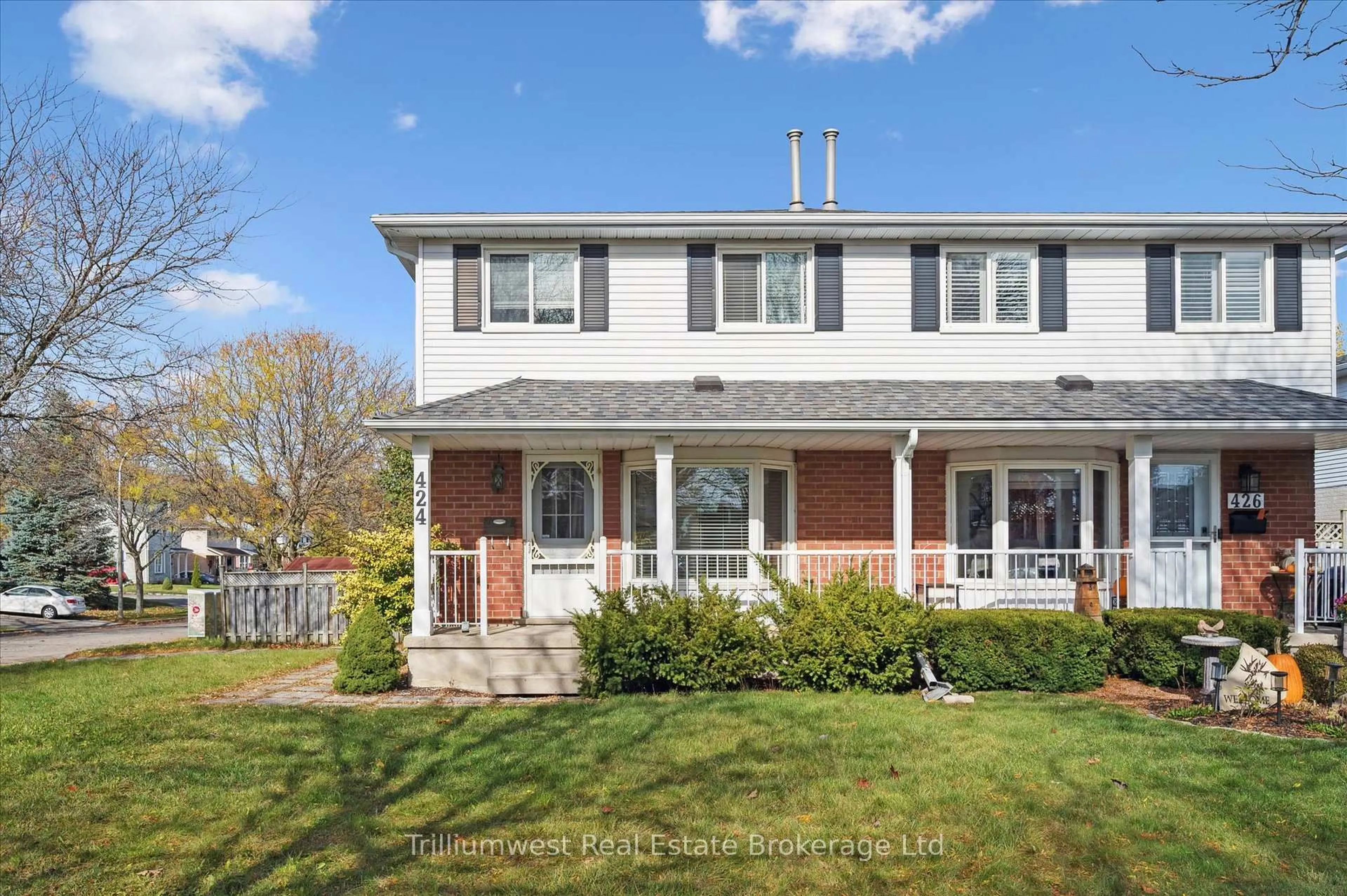 Home with vinyl exterior material, street for 424 Benesfort Crt, Kitchener Ontario N2N 3B7