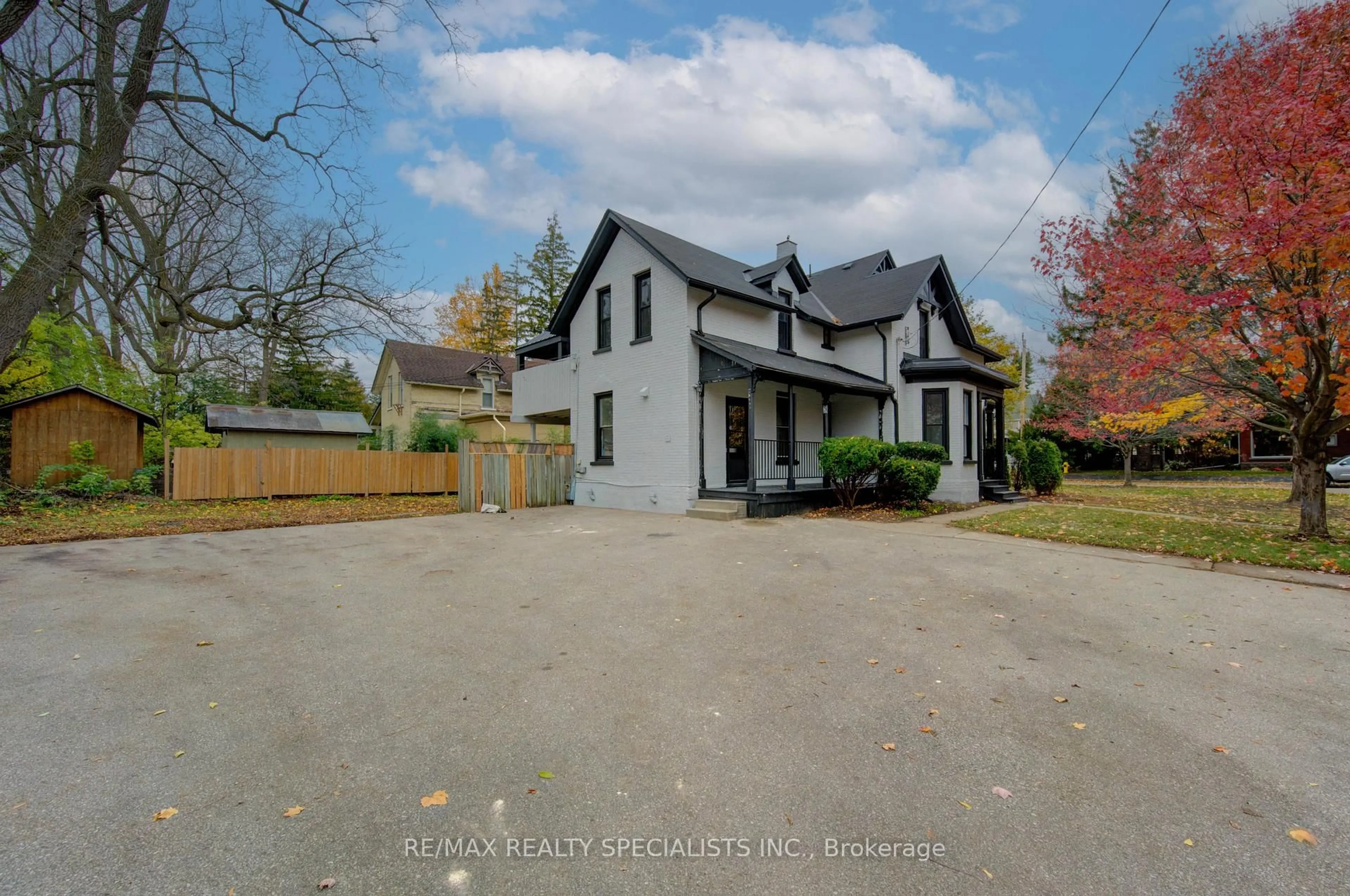 A pic from outside/outdoor area/front of a property/back of a property/a pic from drone, street for 22 Cathay St, Cambridge Ontario N1R 4V2