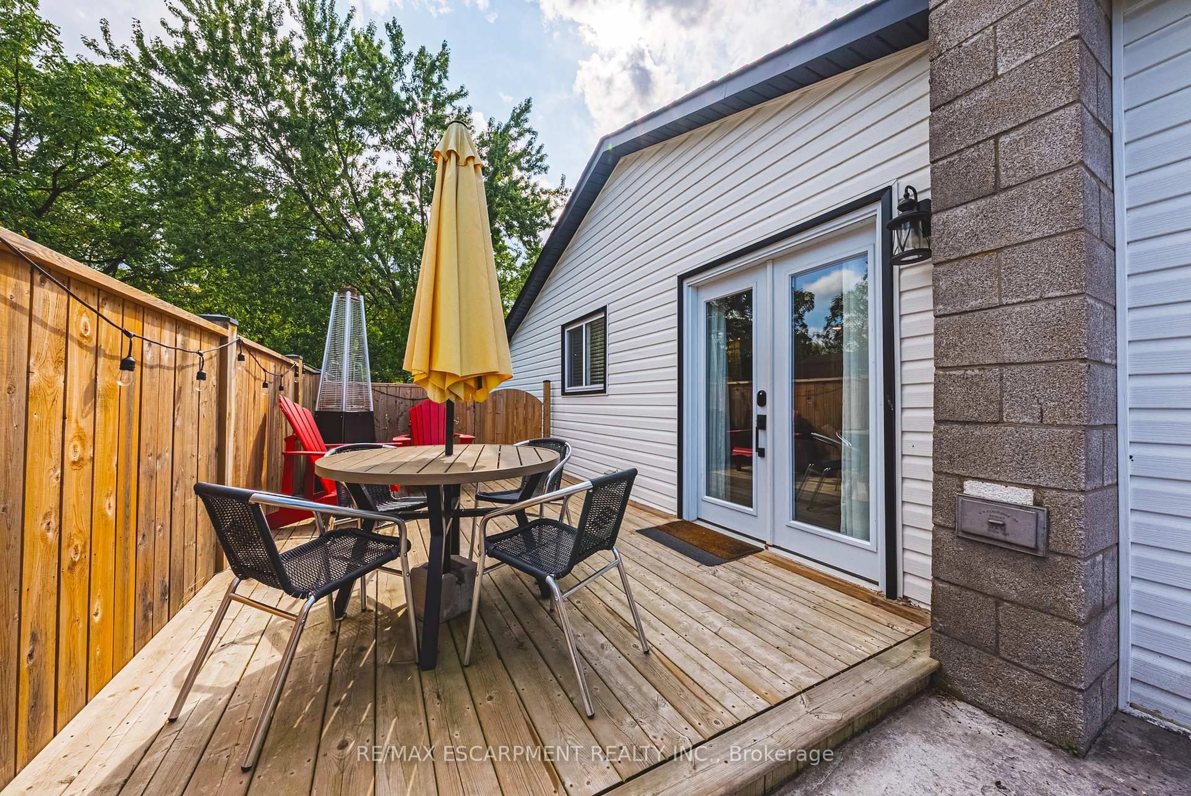 Patio, street for 3865 Victoria Ave, Lincoln Ontario L0R 2C0