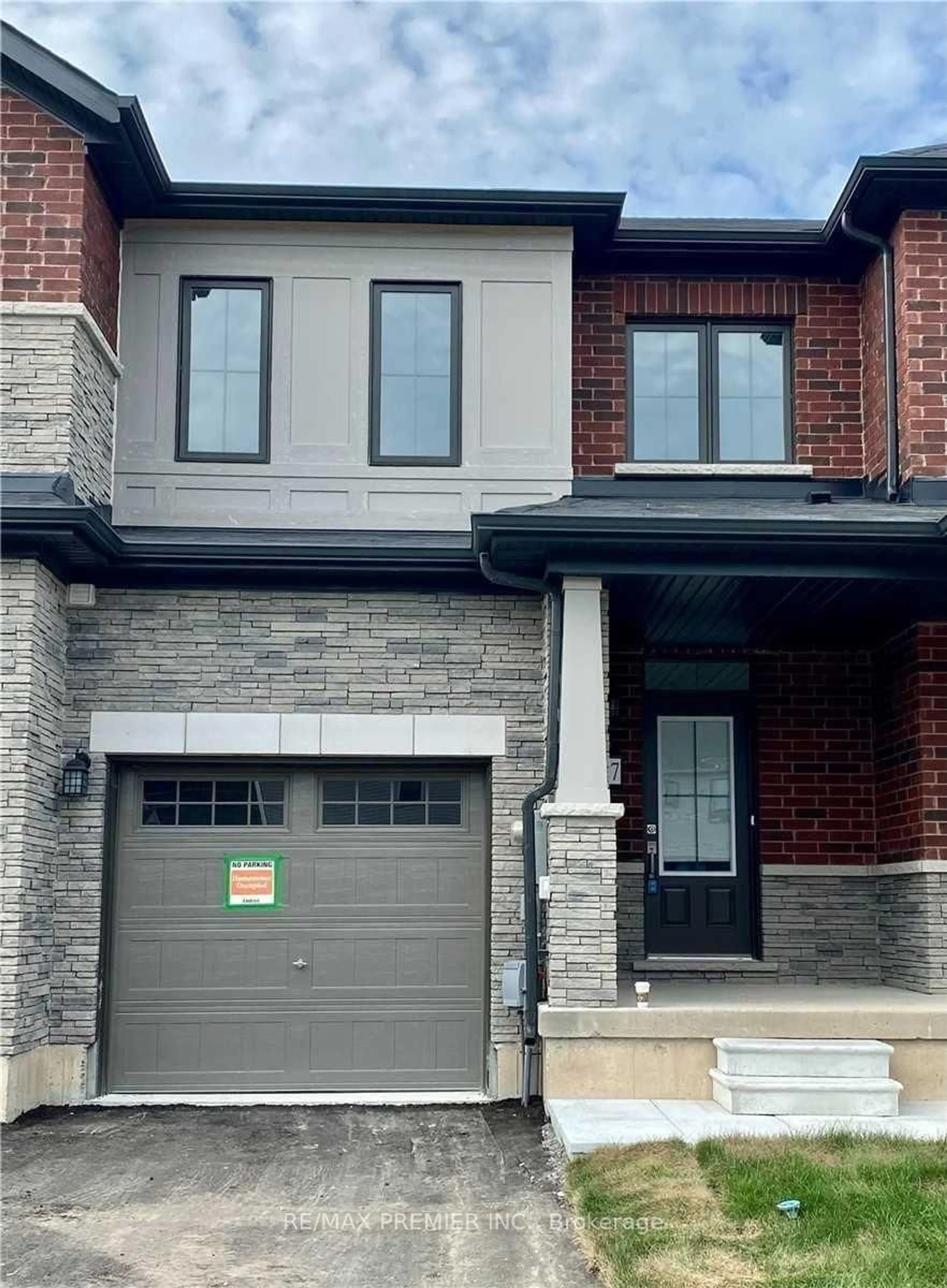 Home with brick exterior material, street for 8273 Tulip Tree Dr #27, Niagara Falls Ontario L2H 3S8