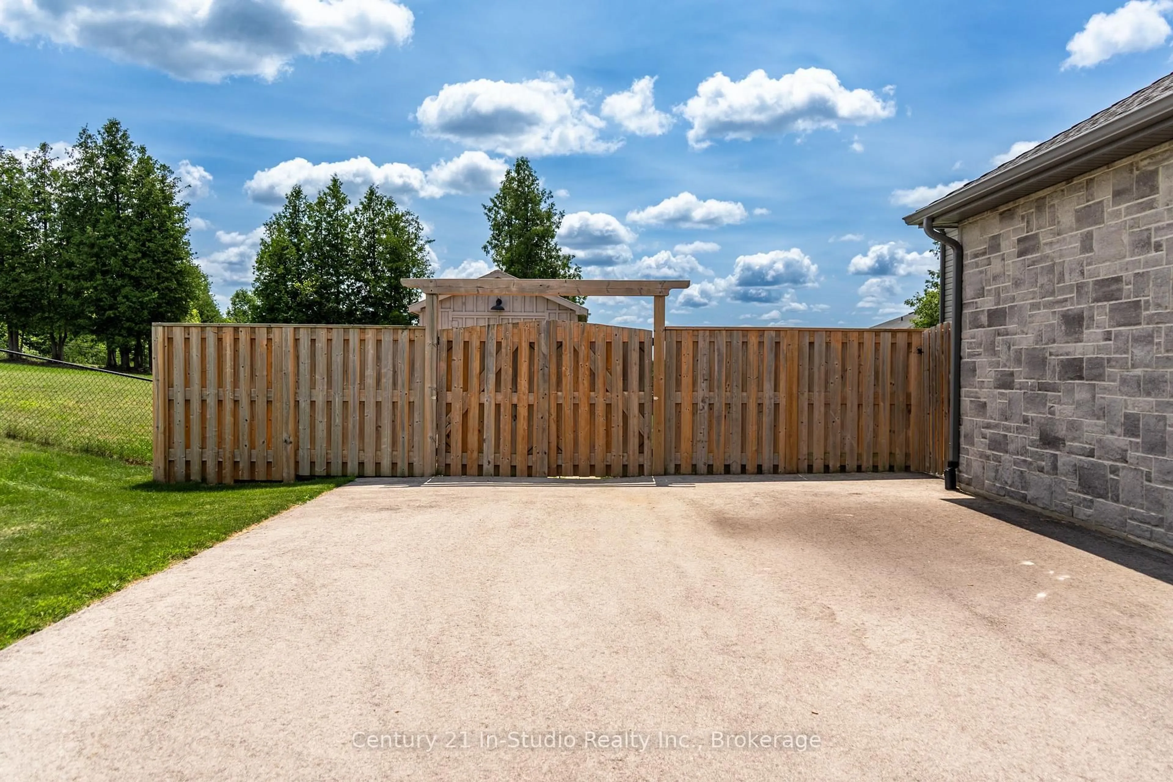 Patio, street for 202 Meredith Way, Chatsworth Ontario N0H 1G0