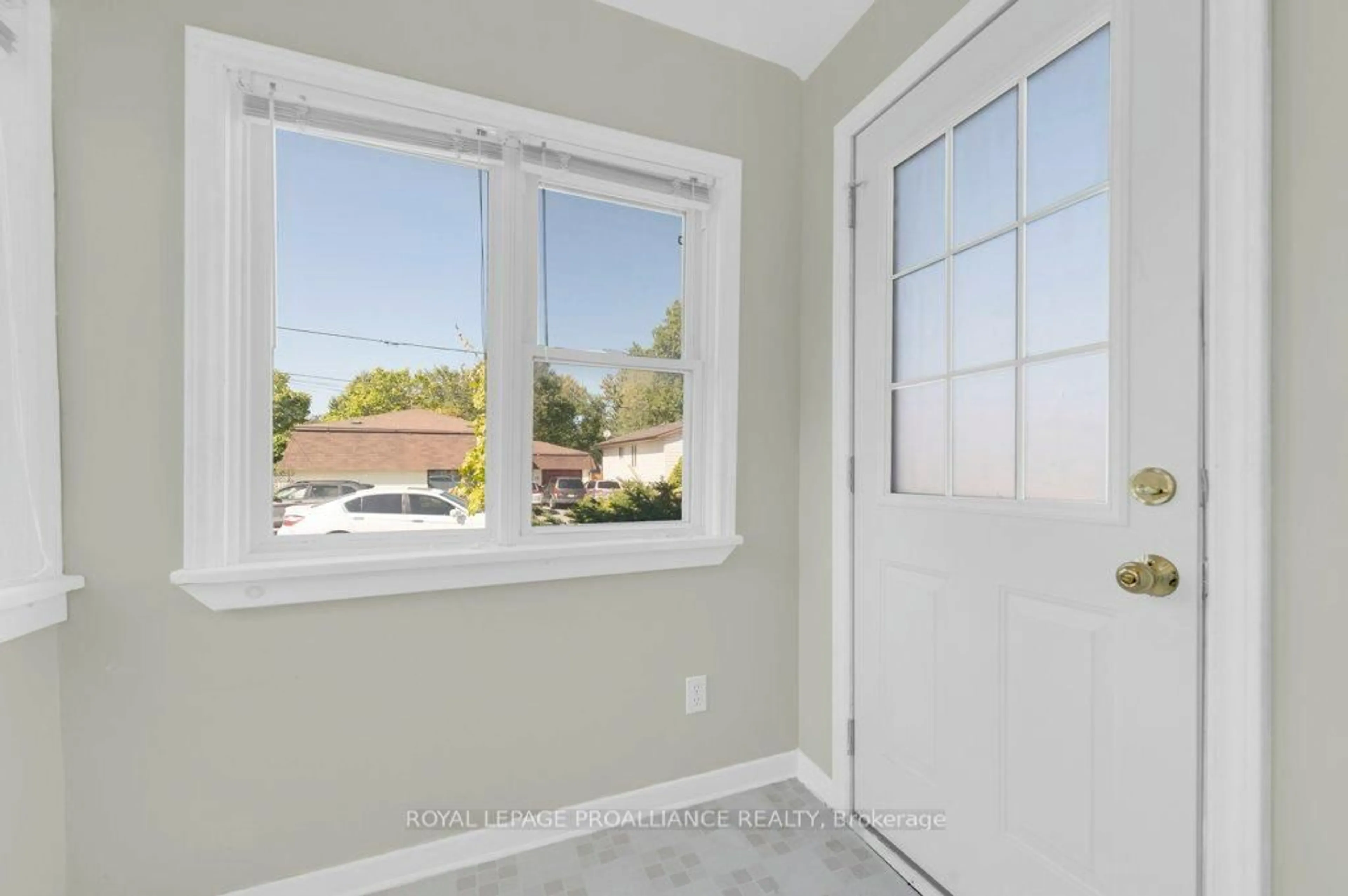 Indoor entryway for 9 Wilkins St, Belleville Ontario K8P 1P2