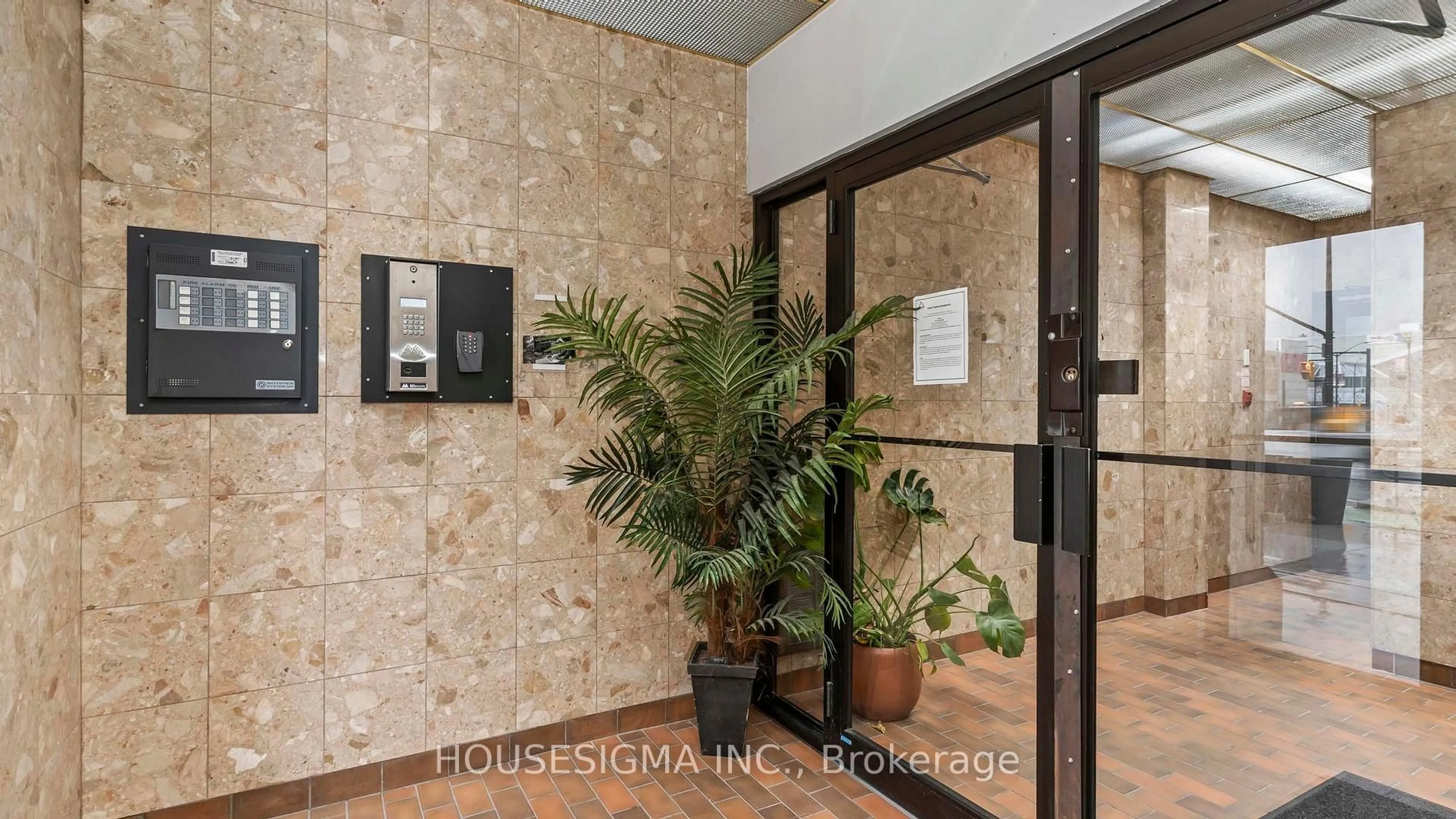 Indoor foyer for 272 Dundas St #204, London East Ontario N6B 1T6