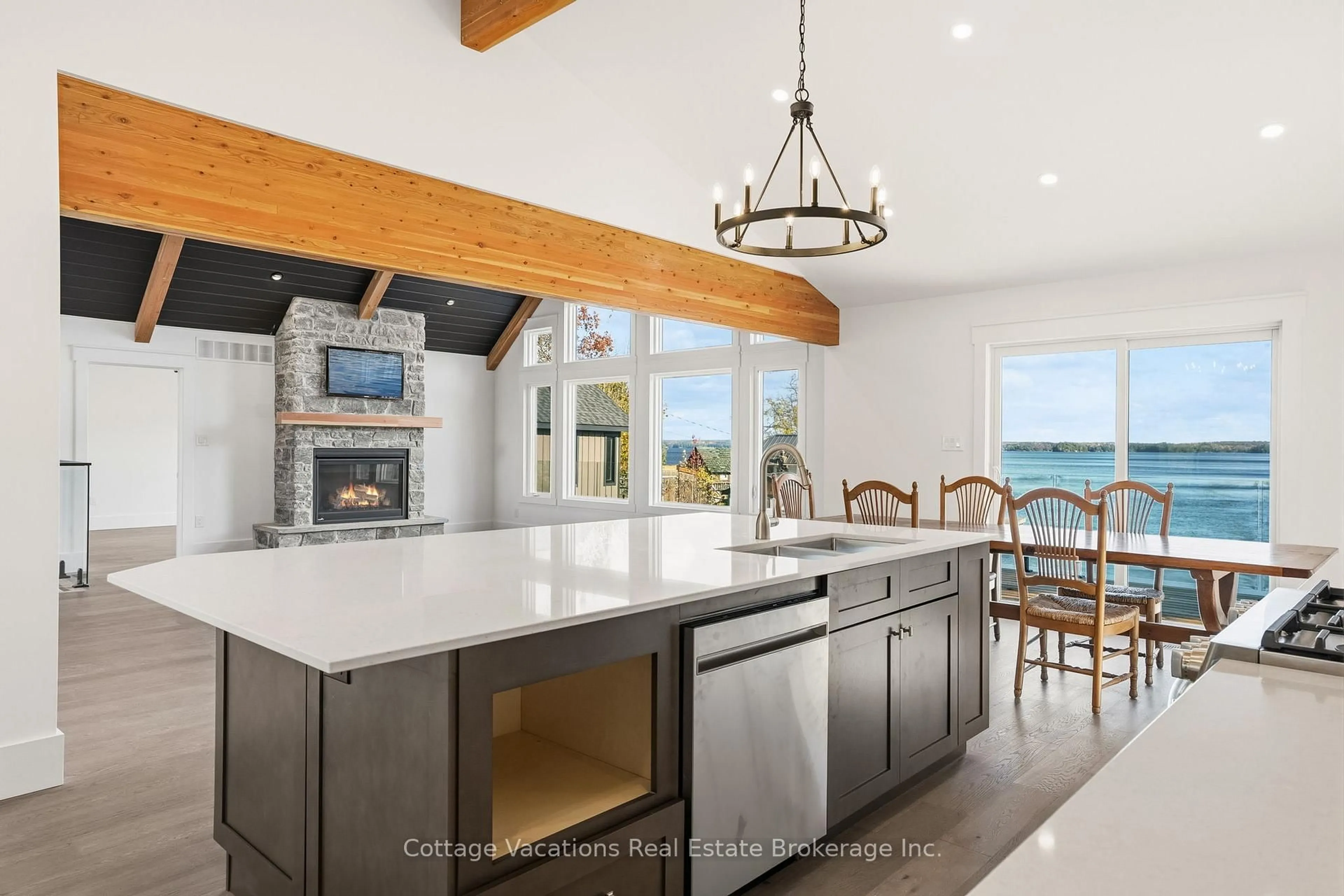 Open concept kitchen, ceramic/tile floor for 1111 Lakeshore Dr, Gravenhurst Ontario P1P 1R2