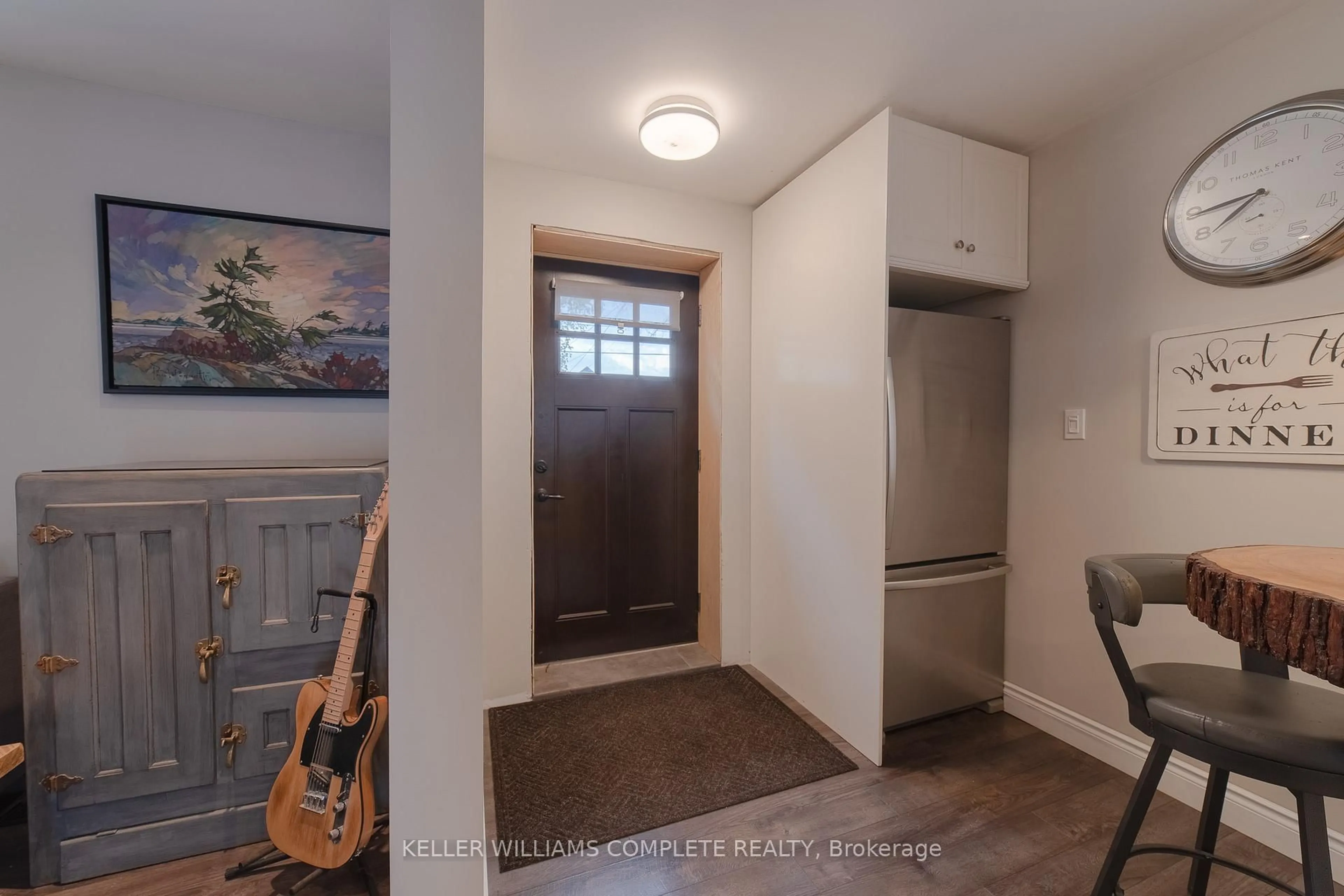 Indoor entryway for 66 Maitland St, Thorold Ontario L2V 3A9