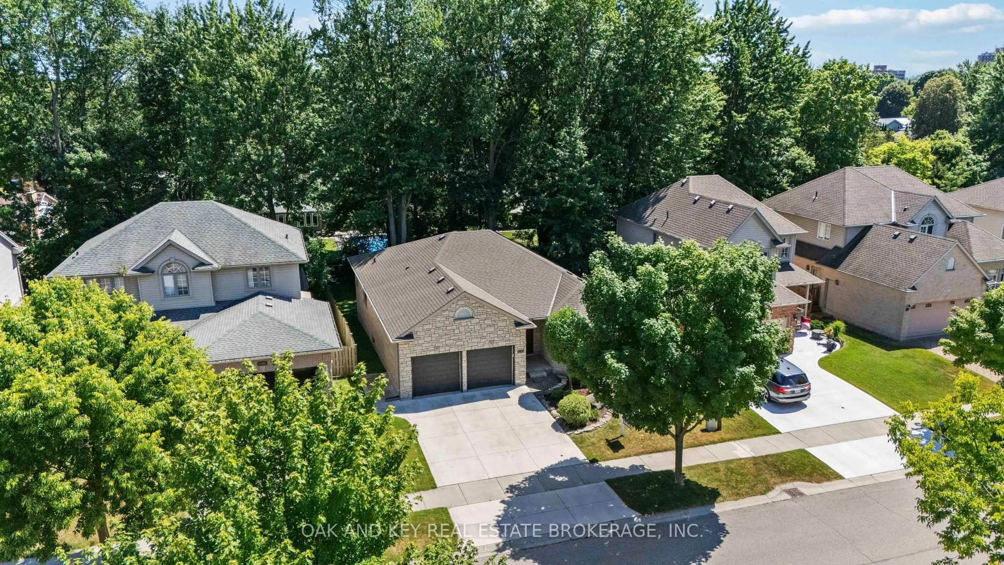 A pic from outside/outdoor area/front of a property/back of a property/a pic from drone, street for 1791 MILESTONE Rd, London North Ontario N5X 2G1