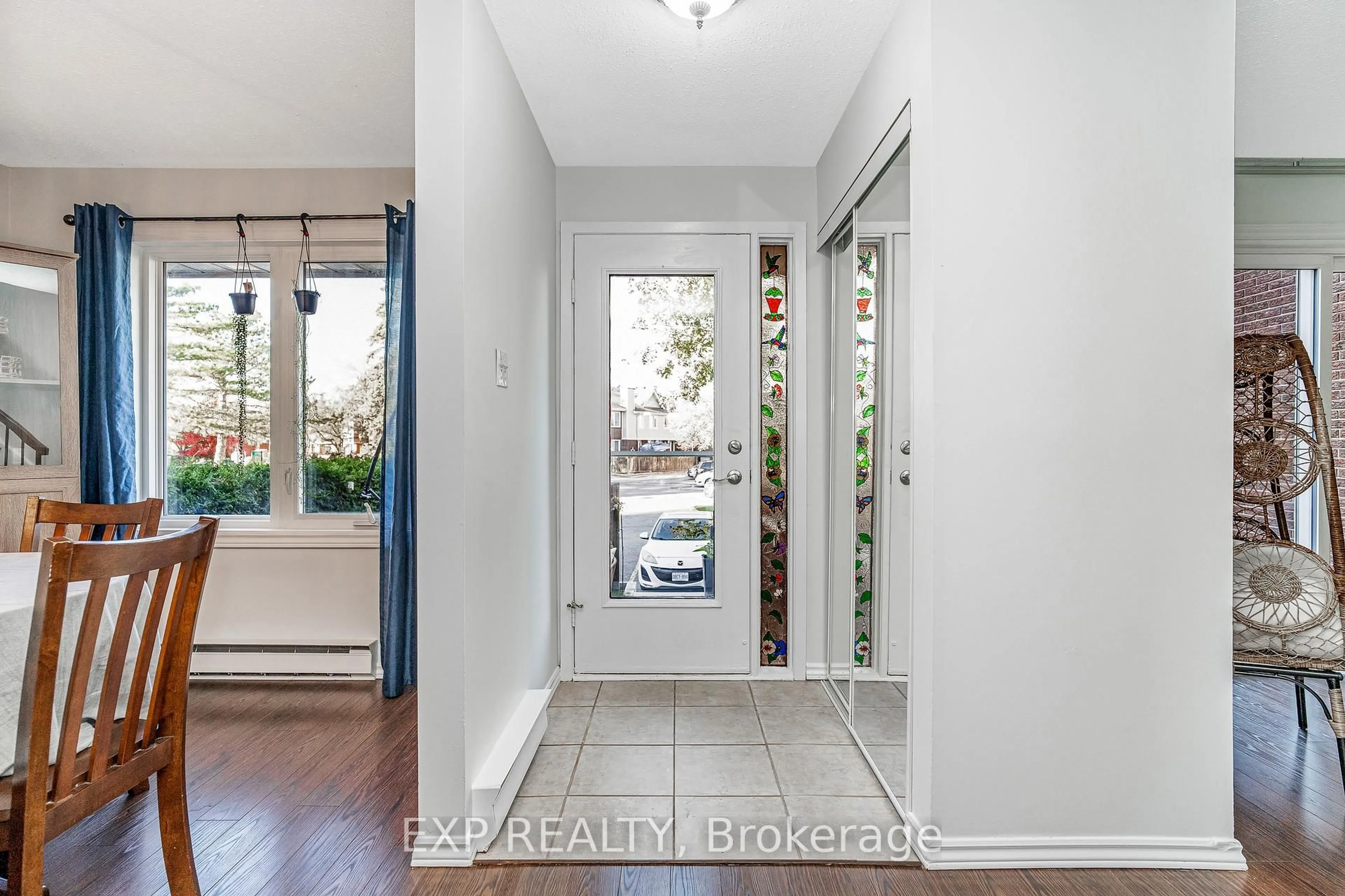 Indoor entryway for 1820 Marsala Cres #104, Orleans Ontario K4A 2E7