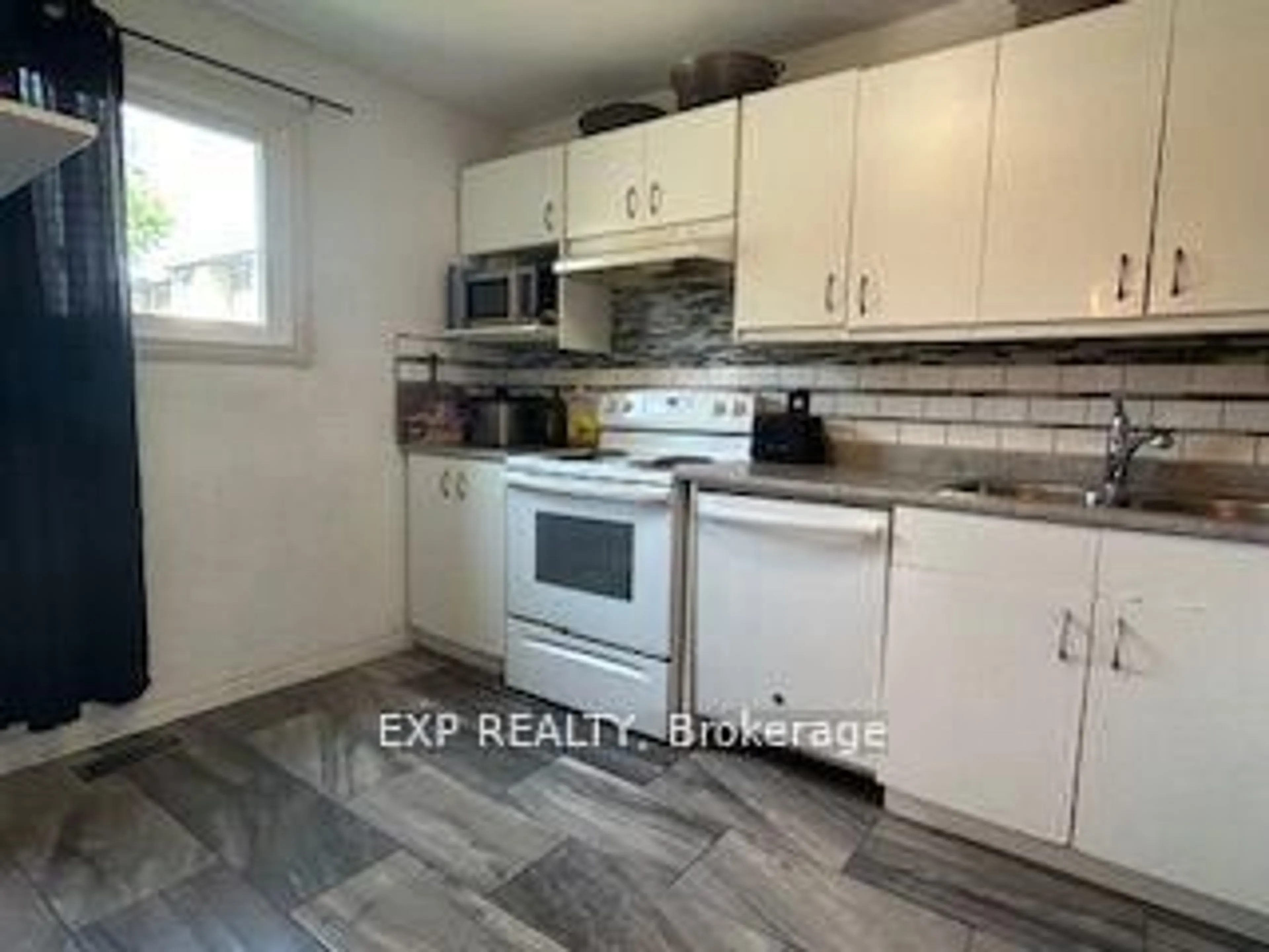 Standard kitchen, unknown for 3173 Quail Dr, Ottawa Ontario K1T 1T9