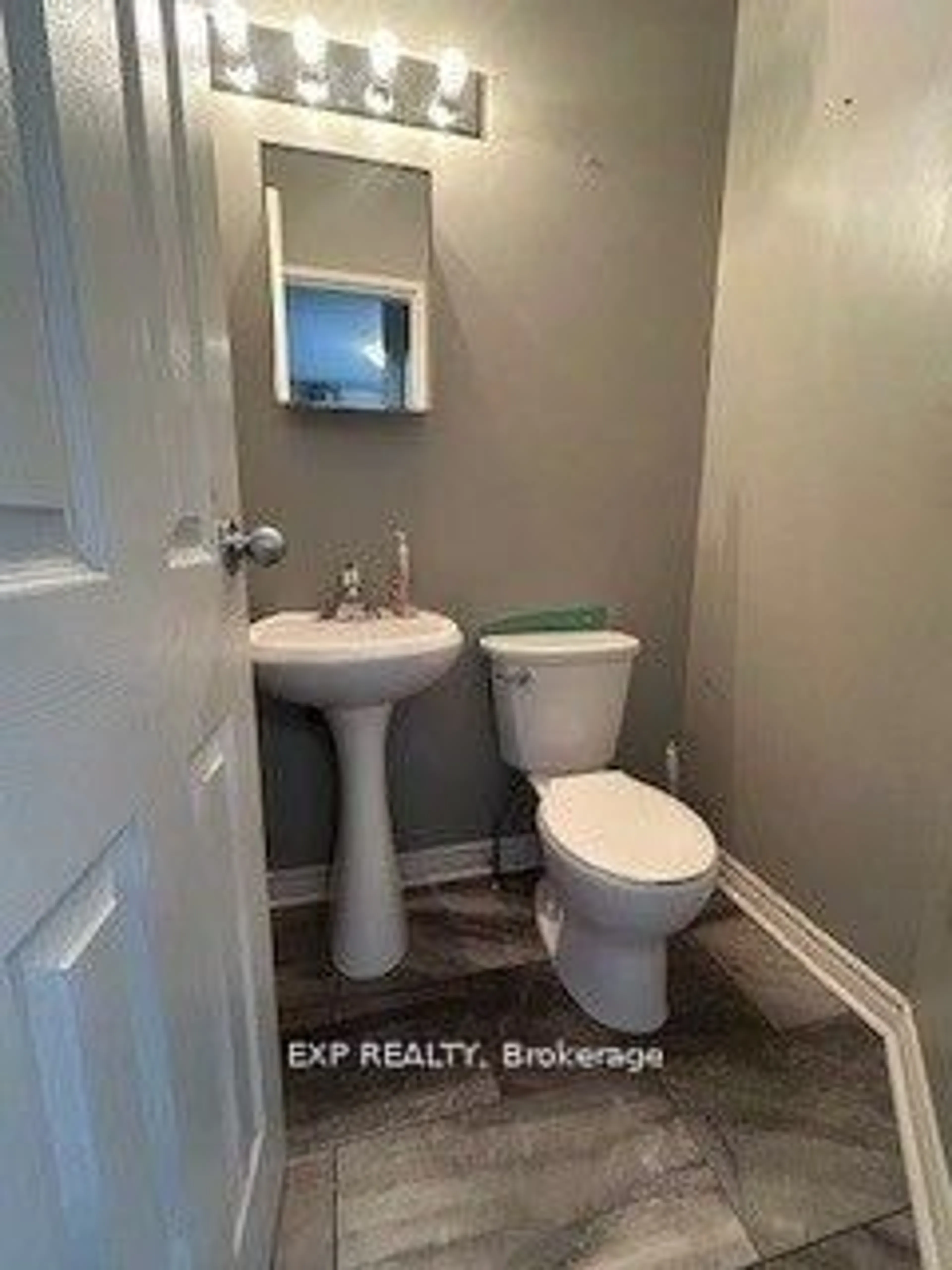 A pic of a room for 3173 Quail Dr, Ottawa Ontario K1T 1T9