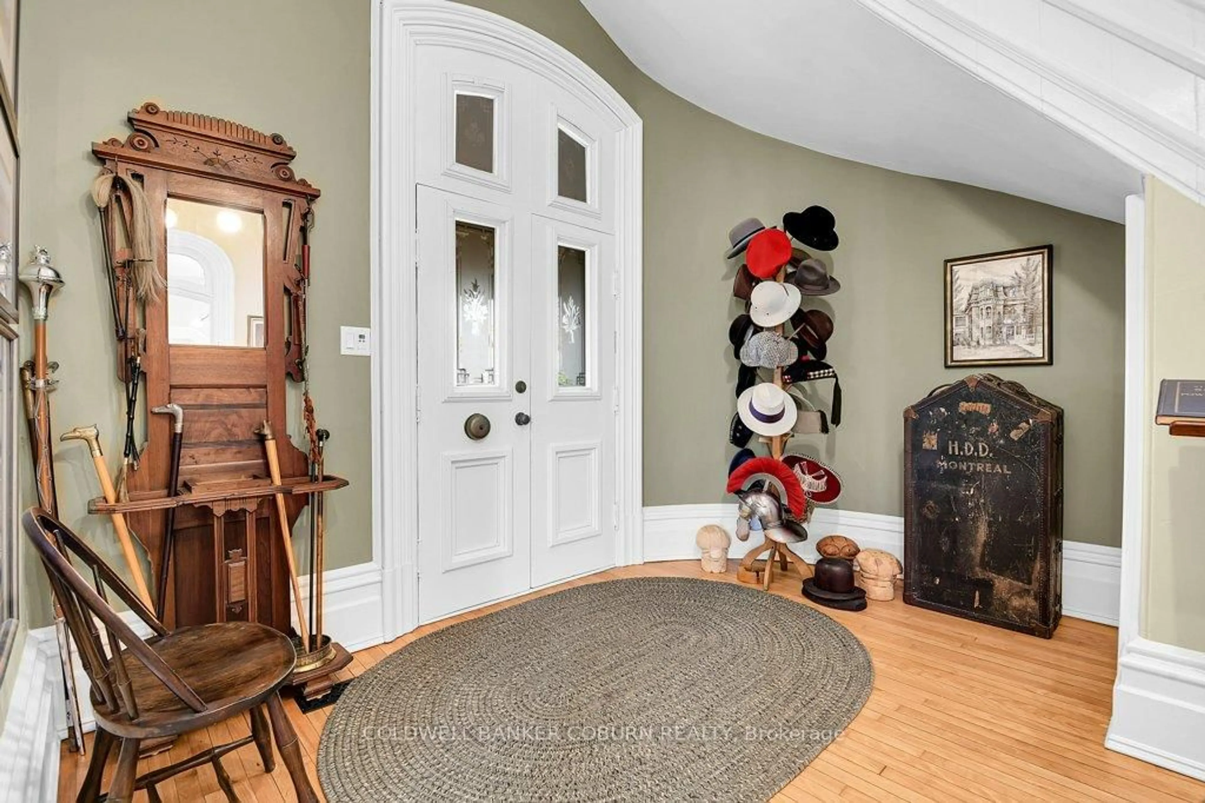 Indoor entryway for 35 Lakeshore Dr, South Dundas Ontario K0C 1X0