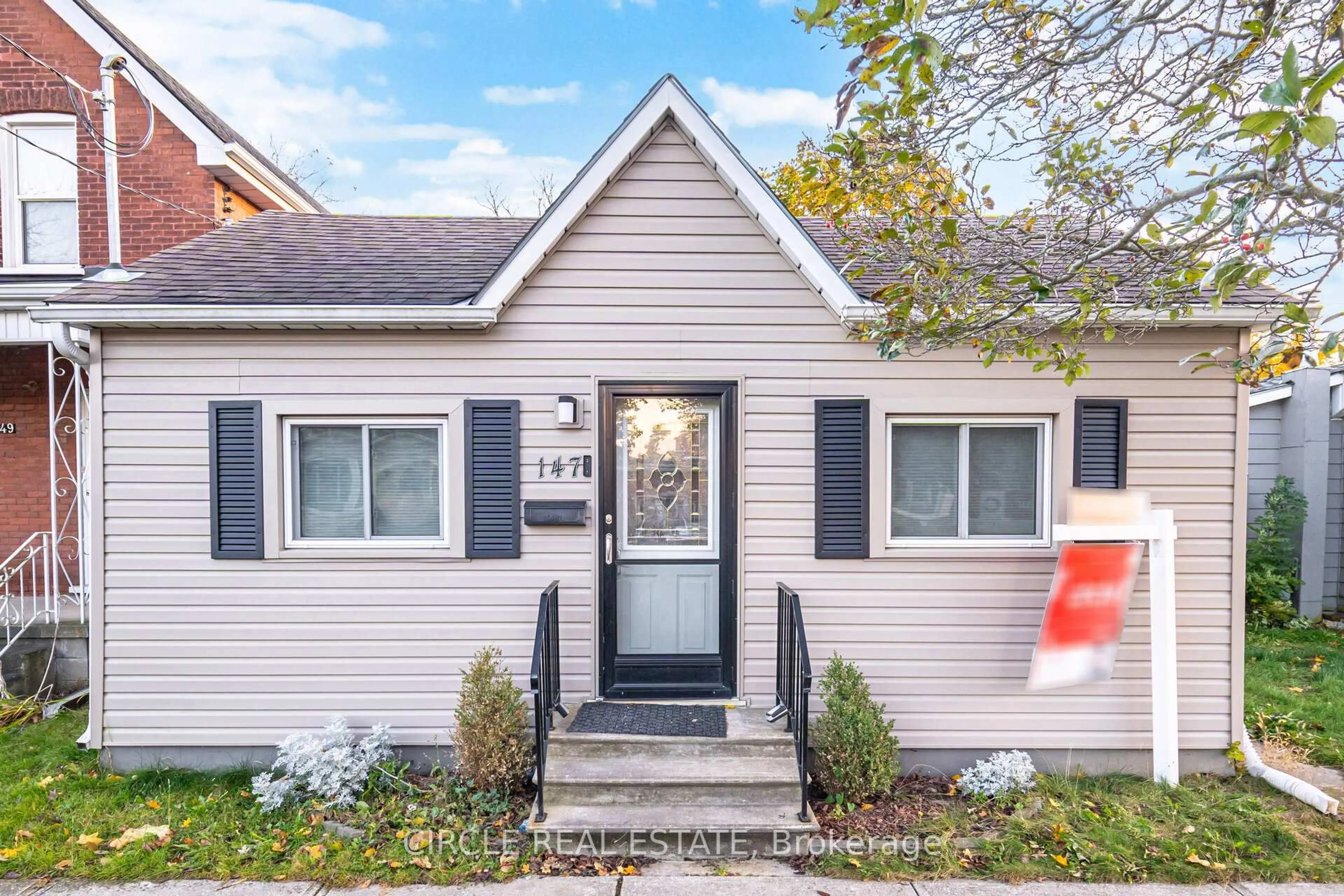 Home with vinyl exterior material, street for 147 Marlborough St, Brantford Ontario N3S 4S8