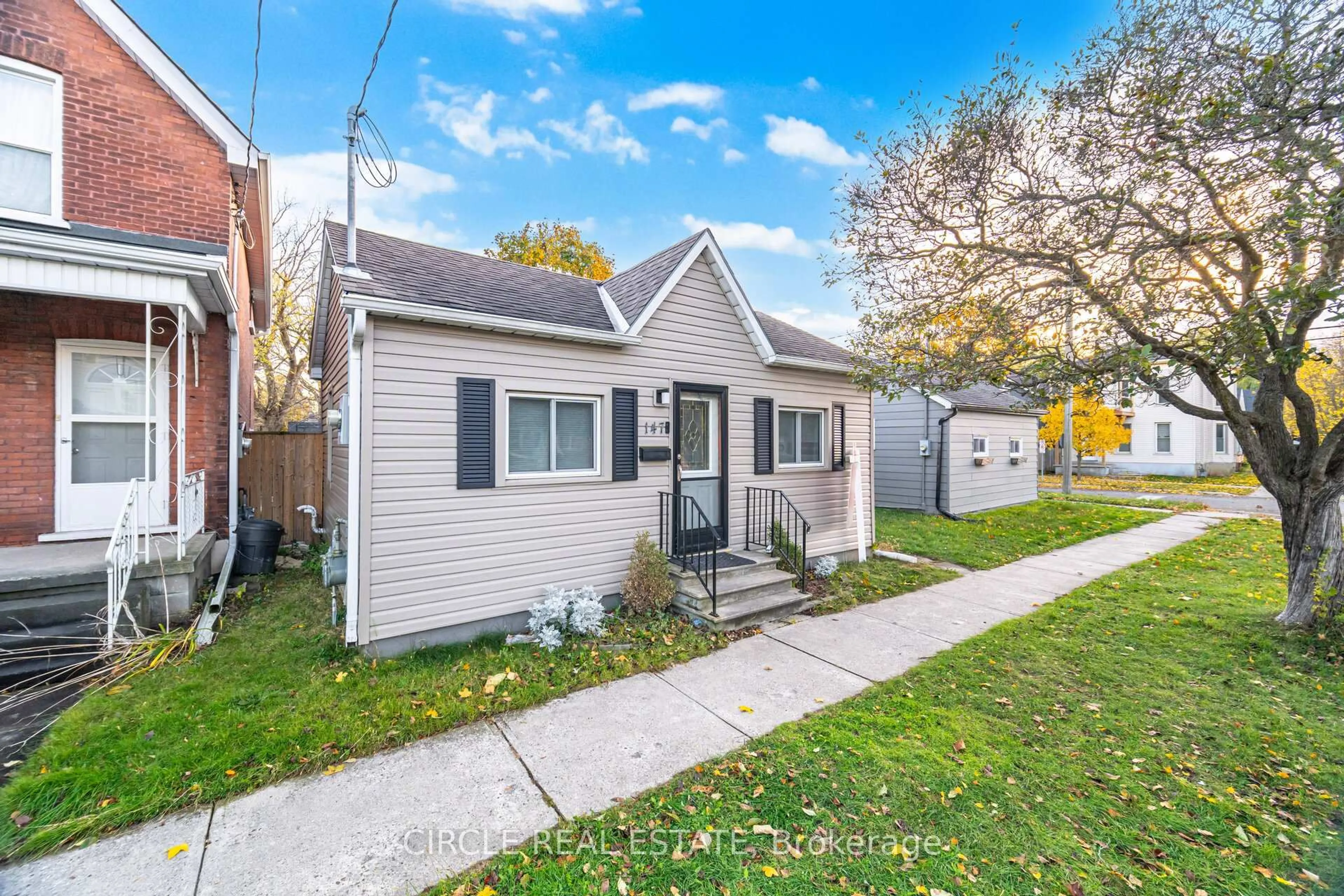 Home with vinyl exterior material, street for 147 Marlborough St, Brantford Ontario N3S 4S8