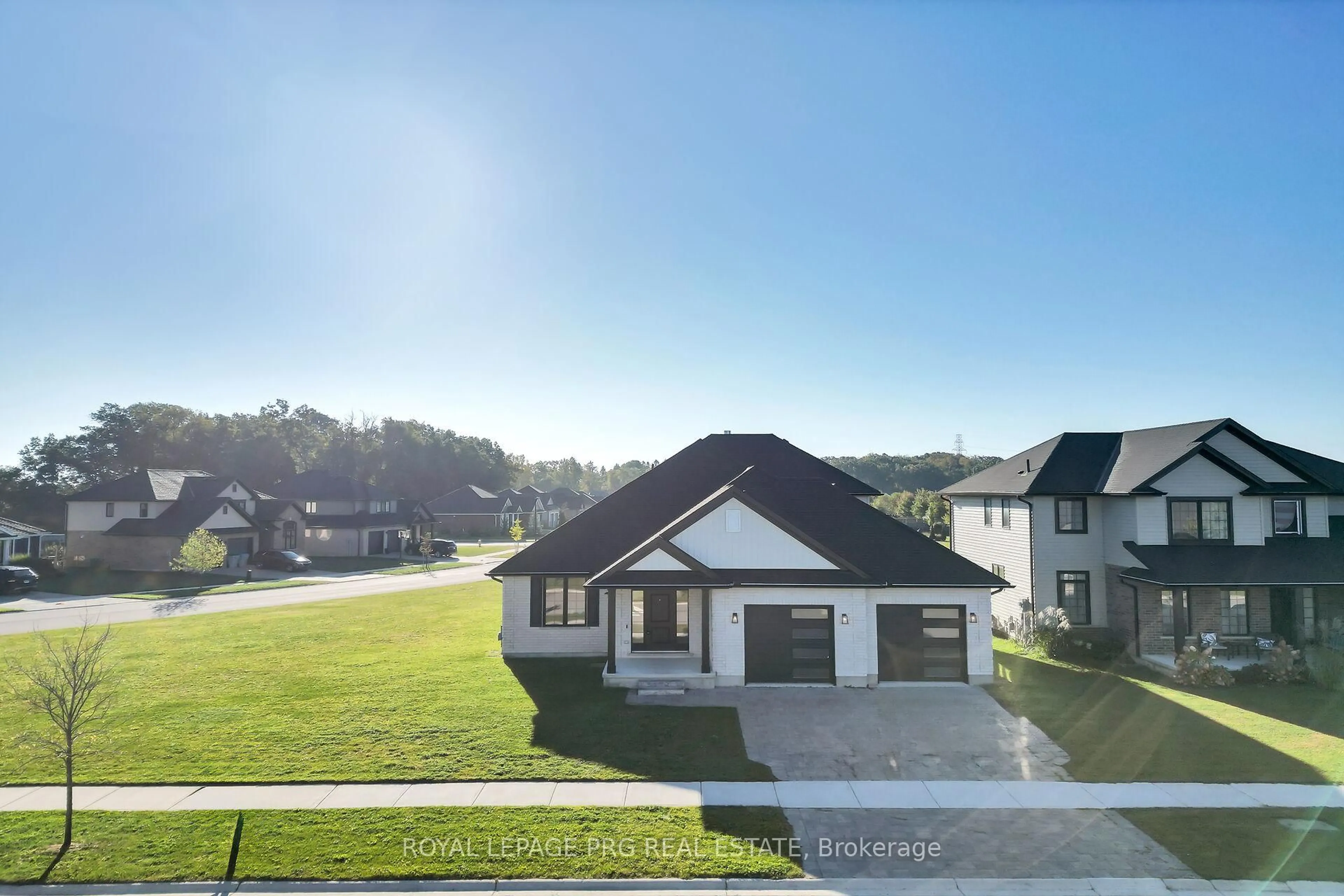 A pic from outside/outdoor area/front of a property/back of a property/a pic from drone, unknown for 649 Tull St, Strathroy-Caradoc Ontario N0L 1W0