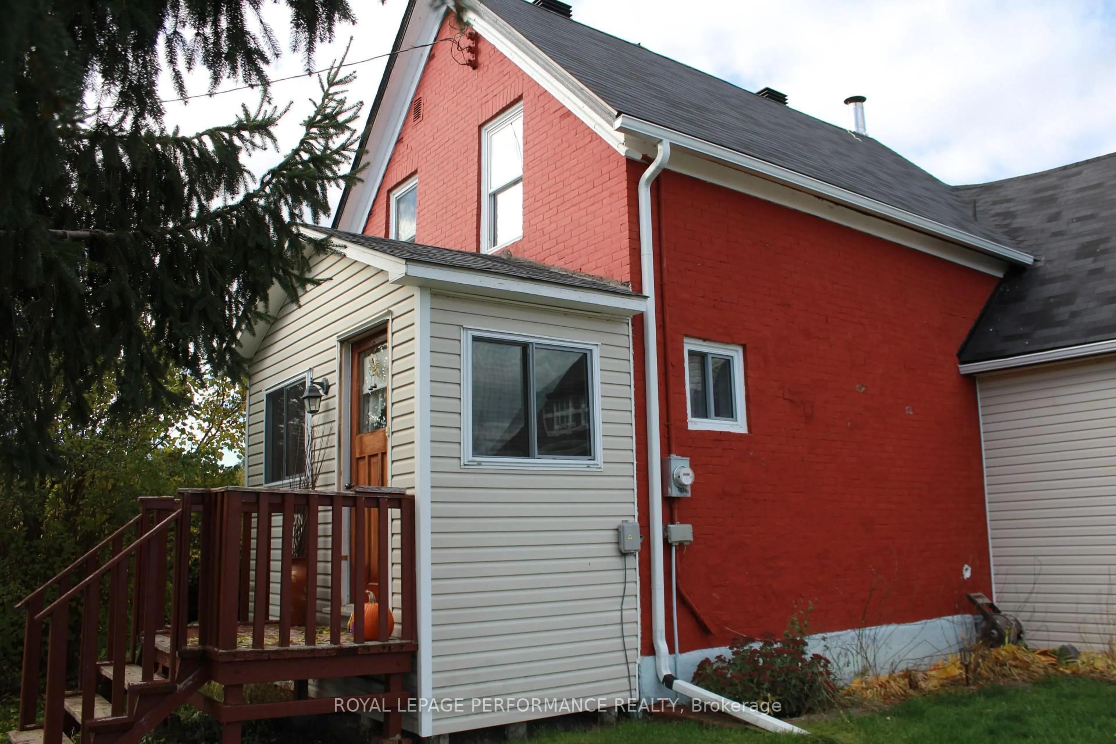 Home with vinyl exterior material, street for 3188 County Road 14 Rd, North Stormont Ontario K0C 1K0