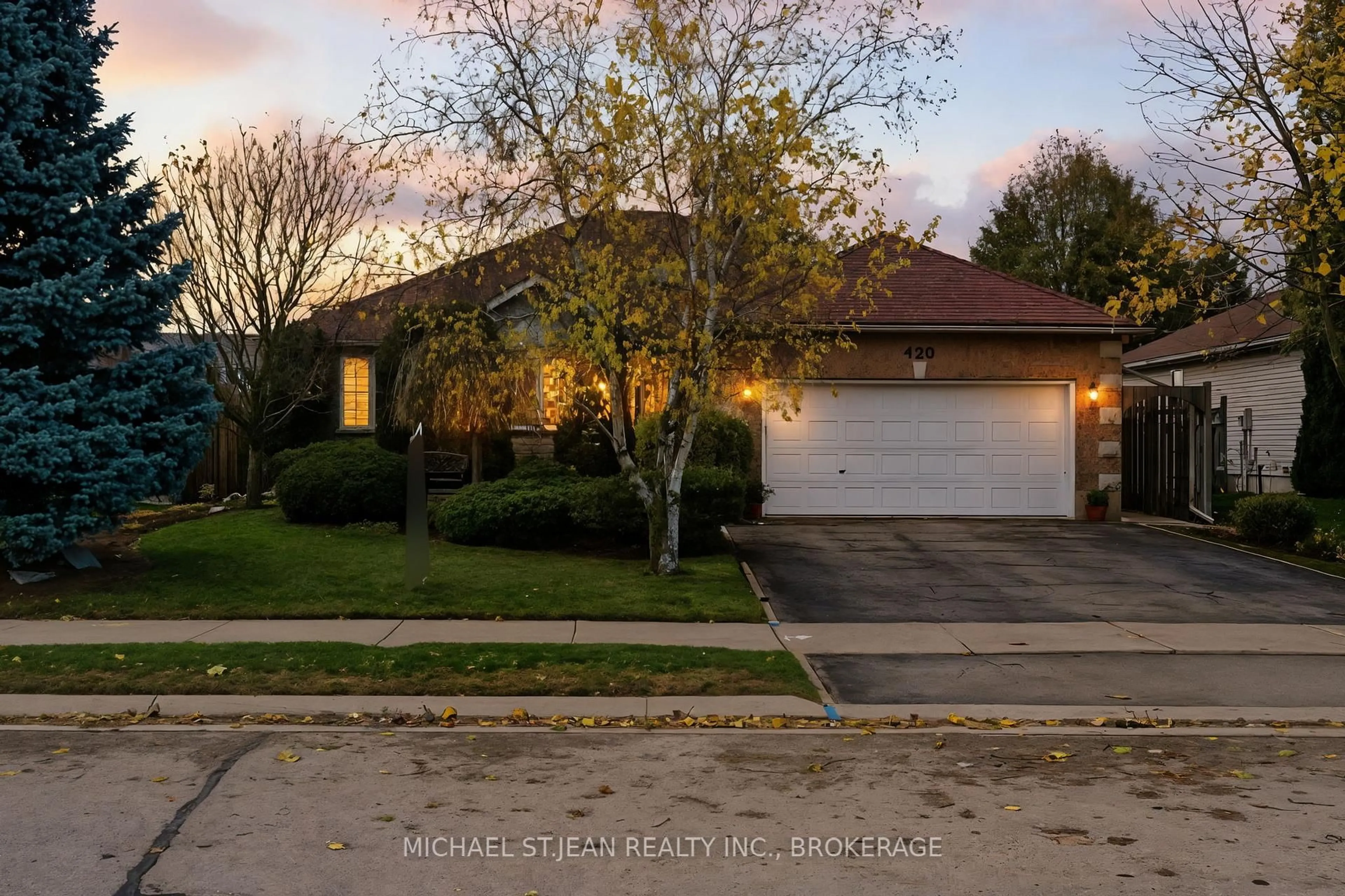 A pic from outside/outdoor area/front of a property/back of a property/a pic from drone, street for 120 York St, Centre Wellington Ontario N0B 1S0