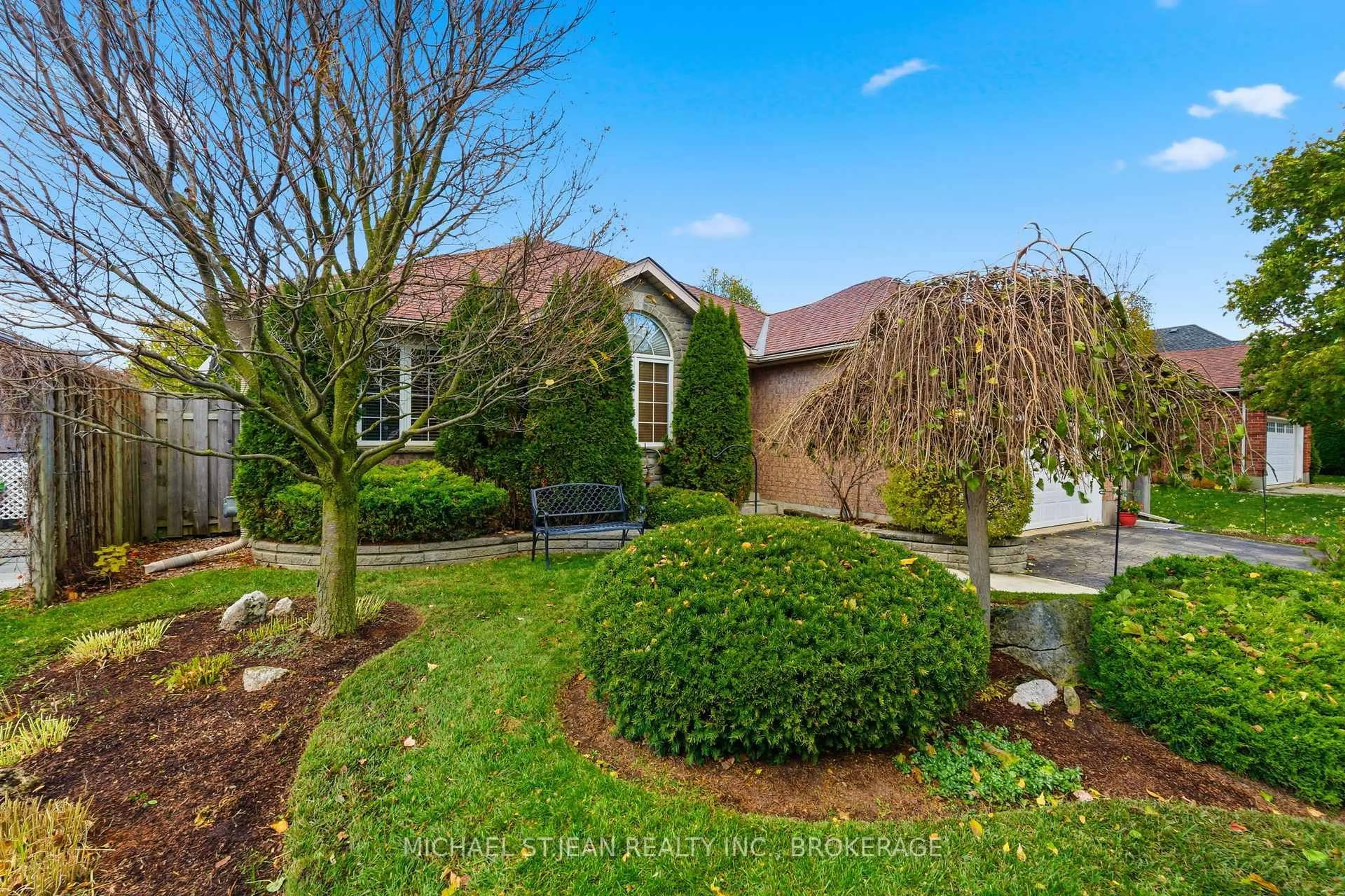 A pic from outside/outdoor area/front of a property/back of a property/a pic from drone, street for 120 York St, Centre Wellington Ontario N0B 1S0