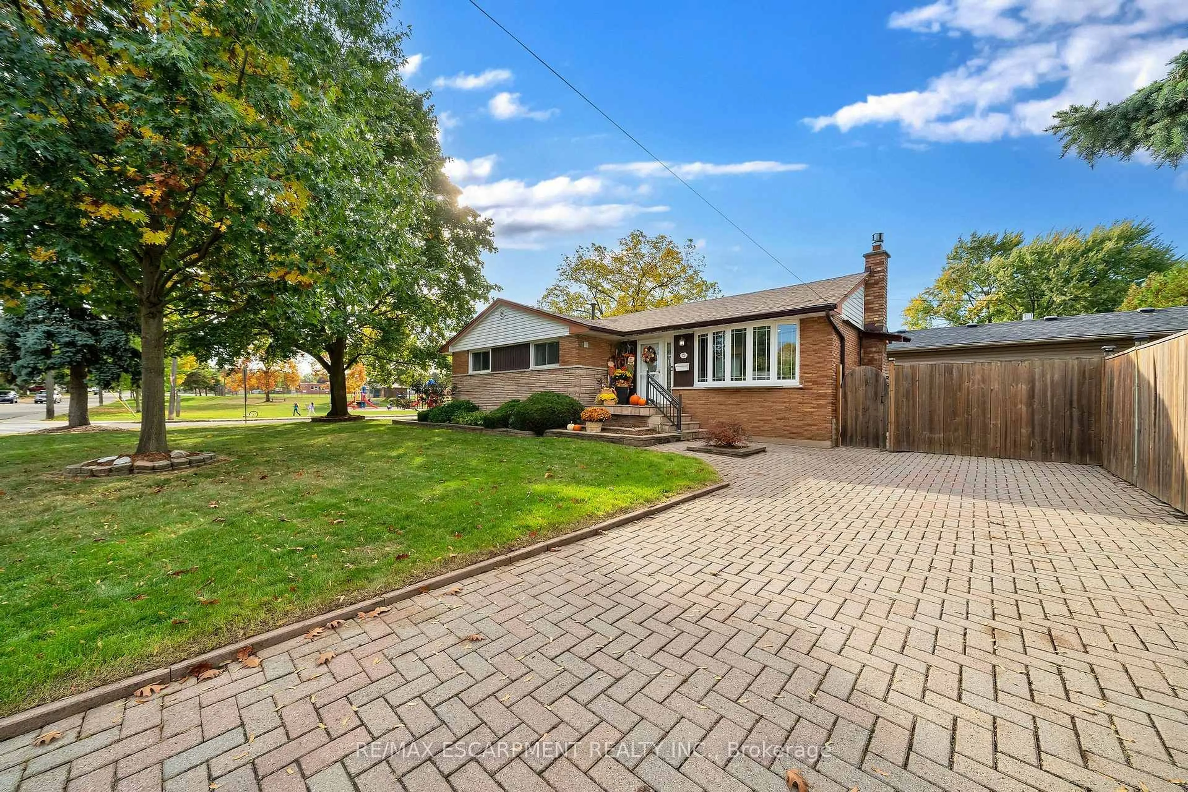 Home with brick exterior material, street for 72 WEST 25TH St, Hamilton Ontario L9C 4X2
