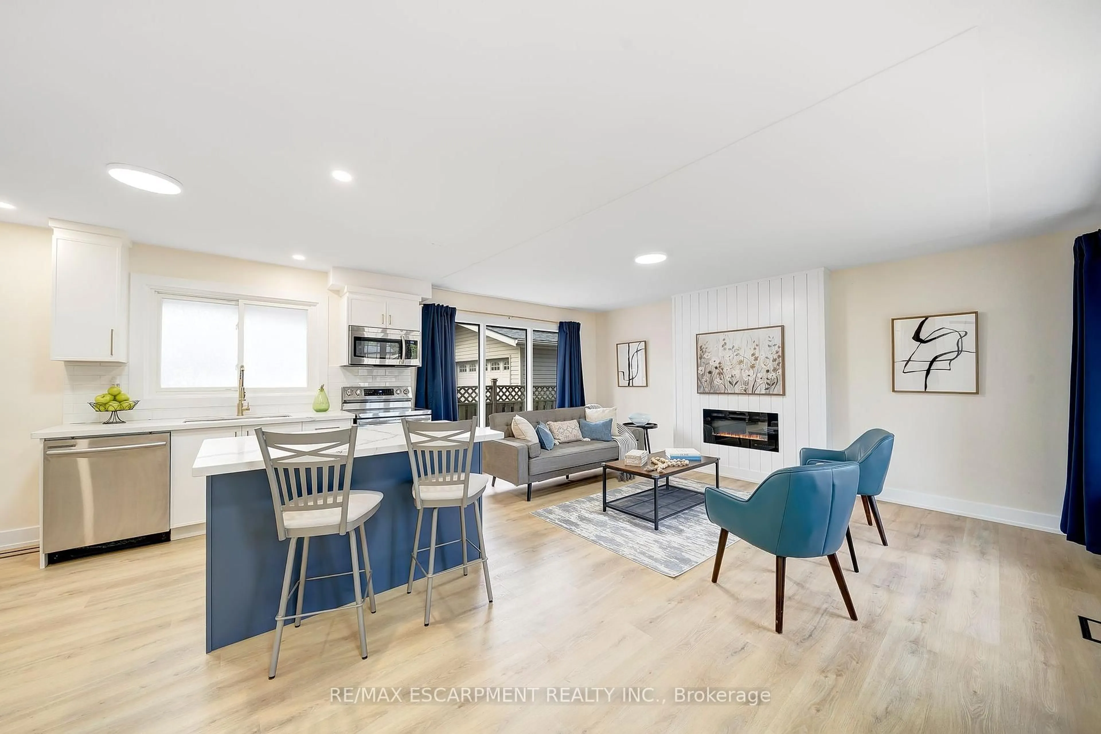 Open concept kitchen, wood/laminate floor for 72 WEST 25TH St, Hamilton Ontario L9C 4X2