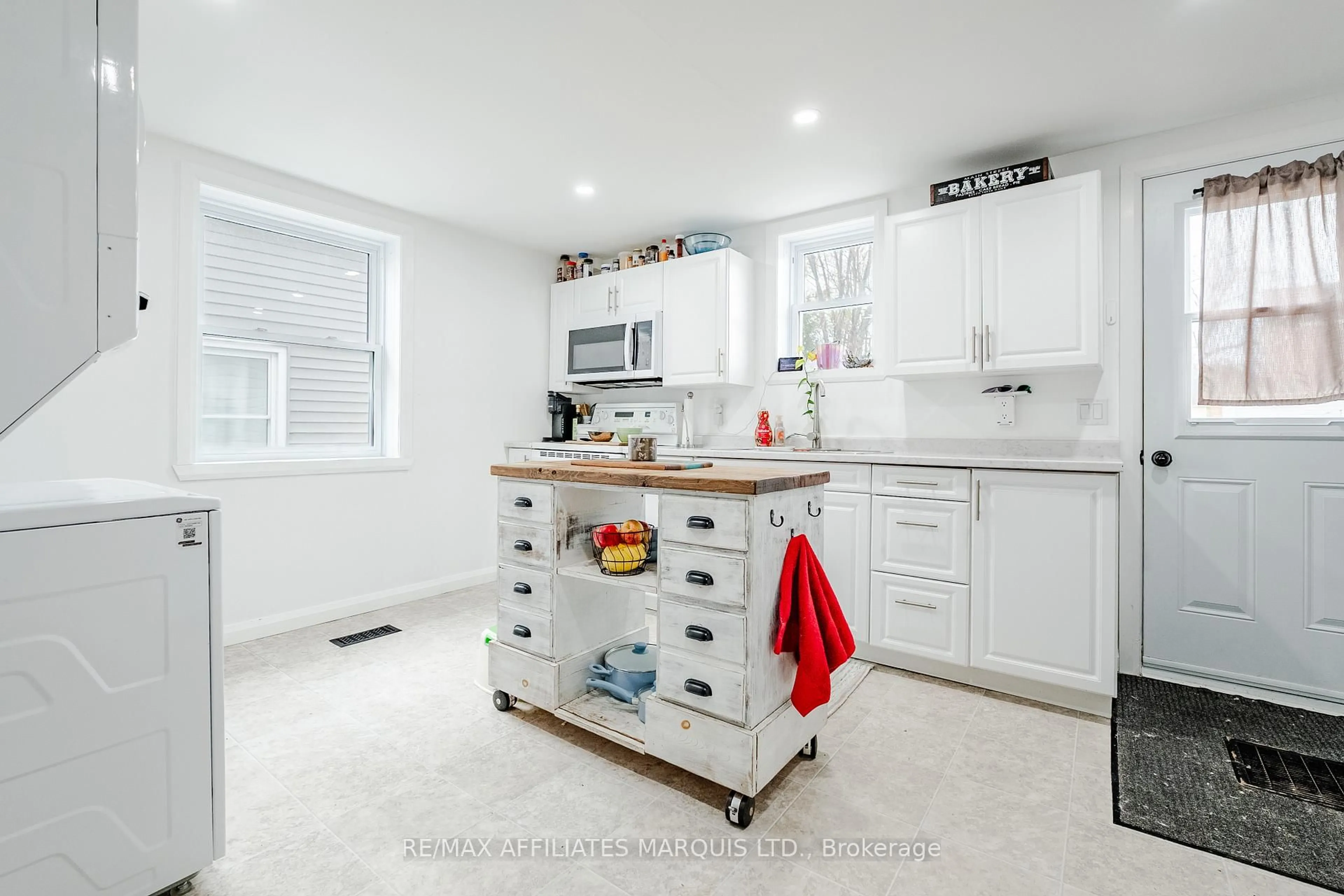 Unknown for 140 Adolphus St, Cornwall Ontario K6H 3S3