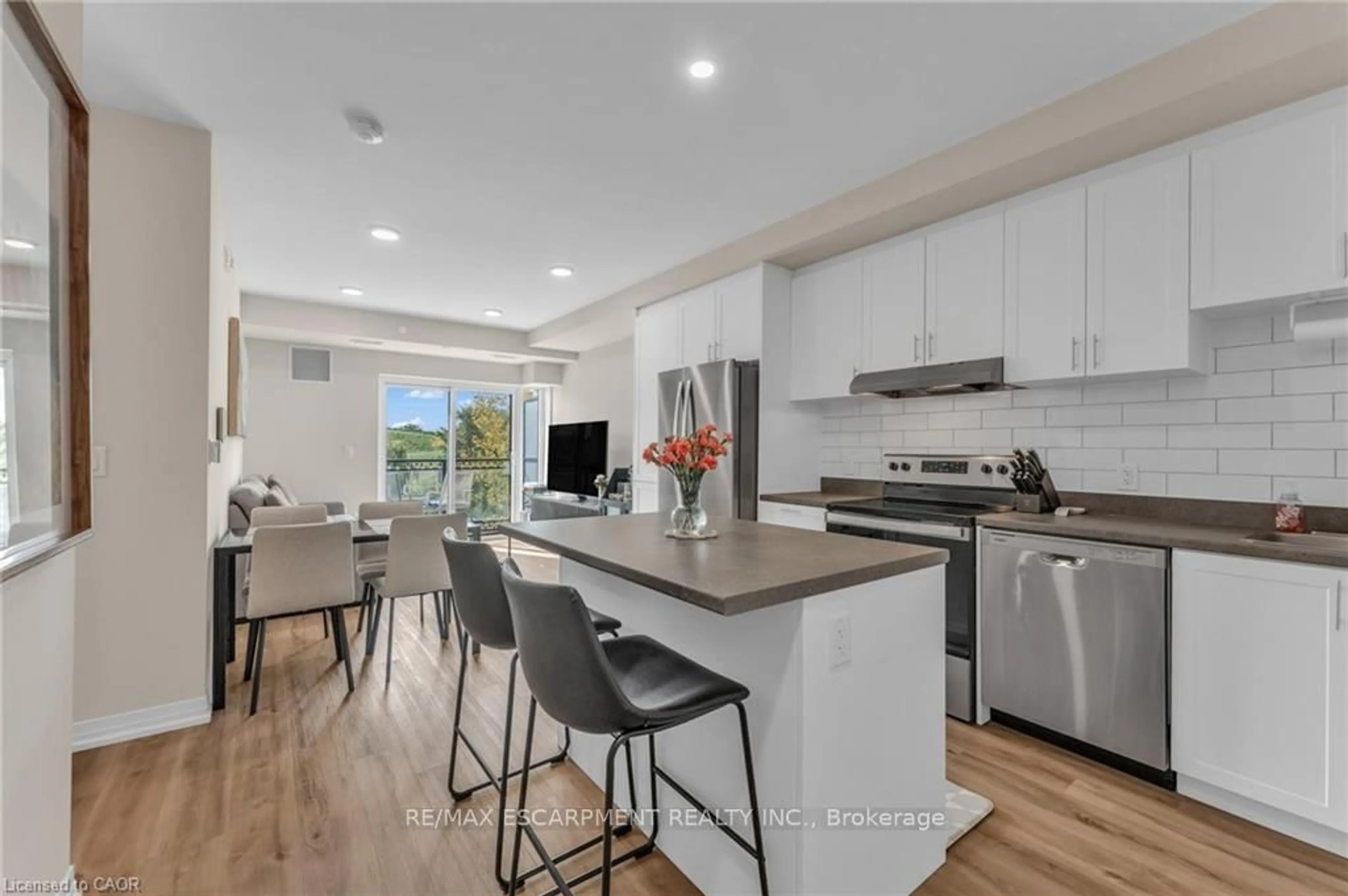 Open concept kitchen, unknown for 50 Herrick Ave #231, St. Catharines Ontario L2P 0G3