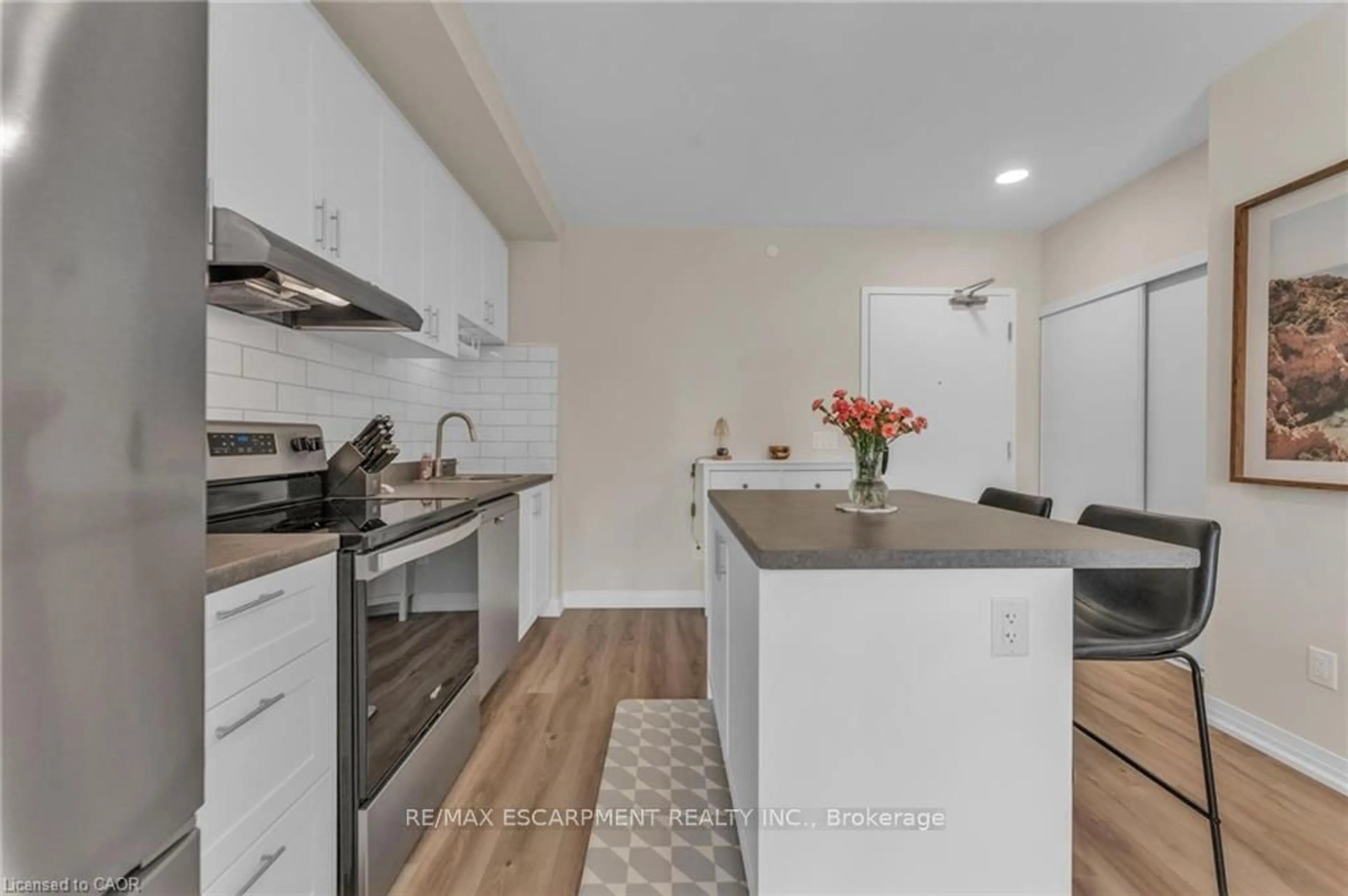 Open concept kitchen, unknown for 50 Herrick Ave #231, St. Catharines Ontario L2P 0G3