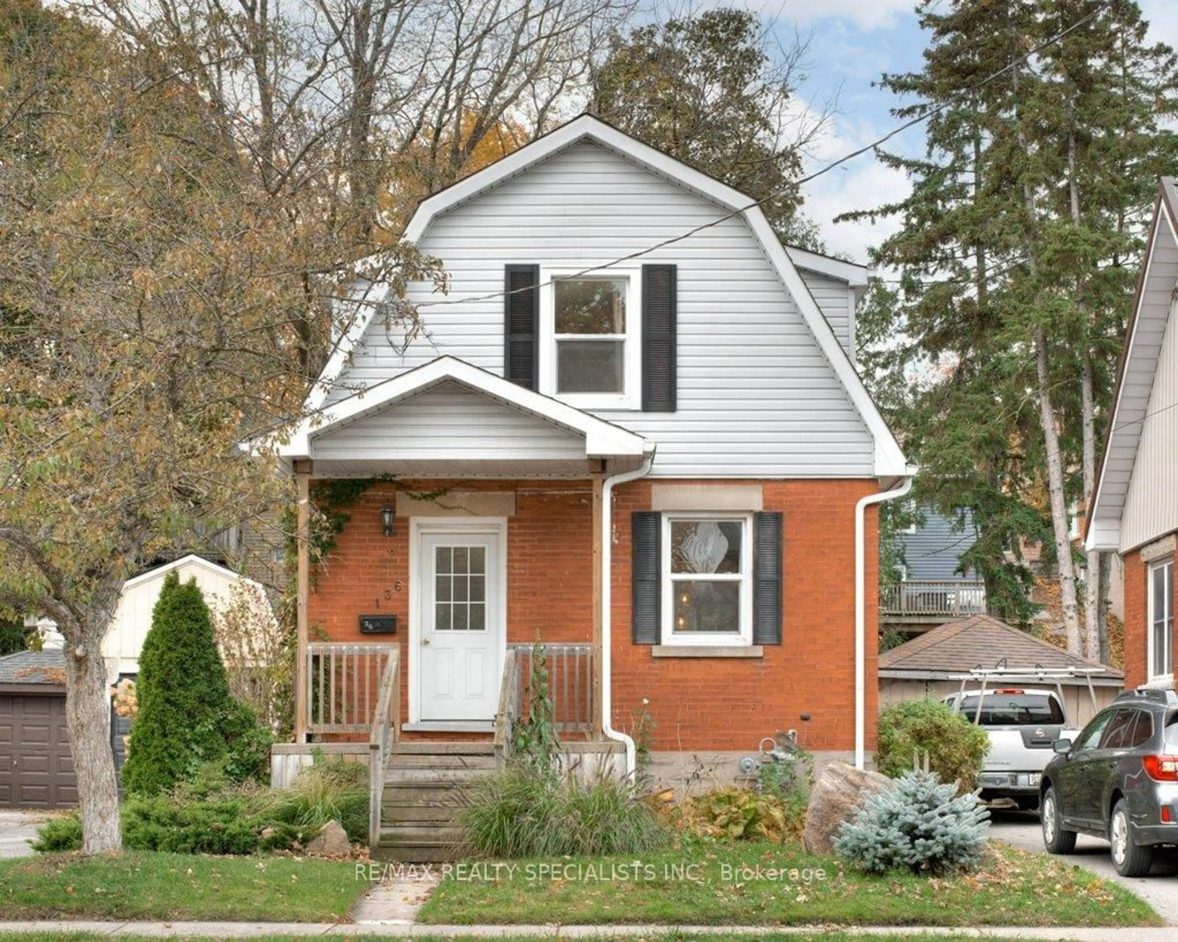 Home with vinyl exterior material, street for 136 Alma St, Guelph Ontario N1H 5X4