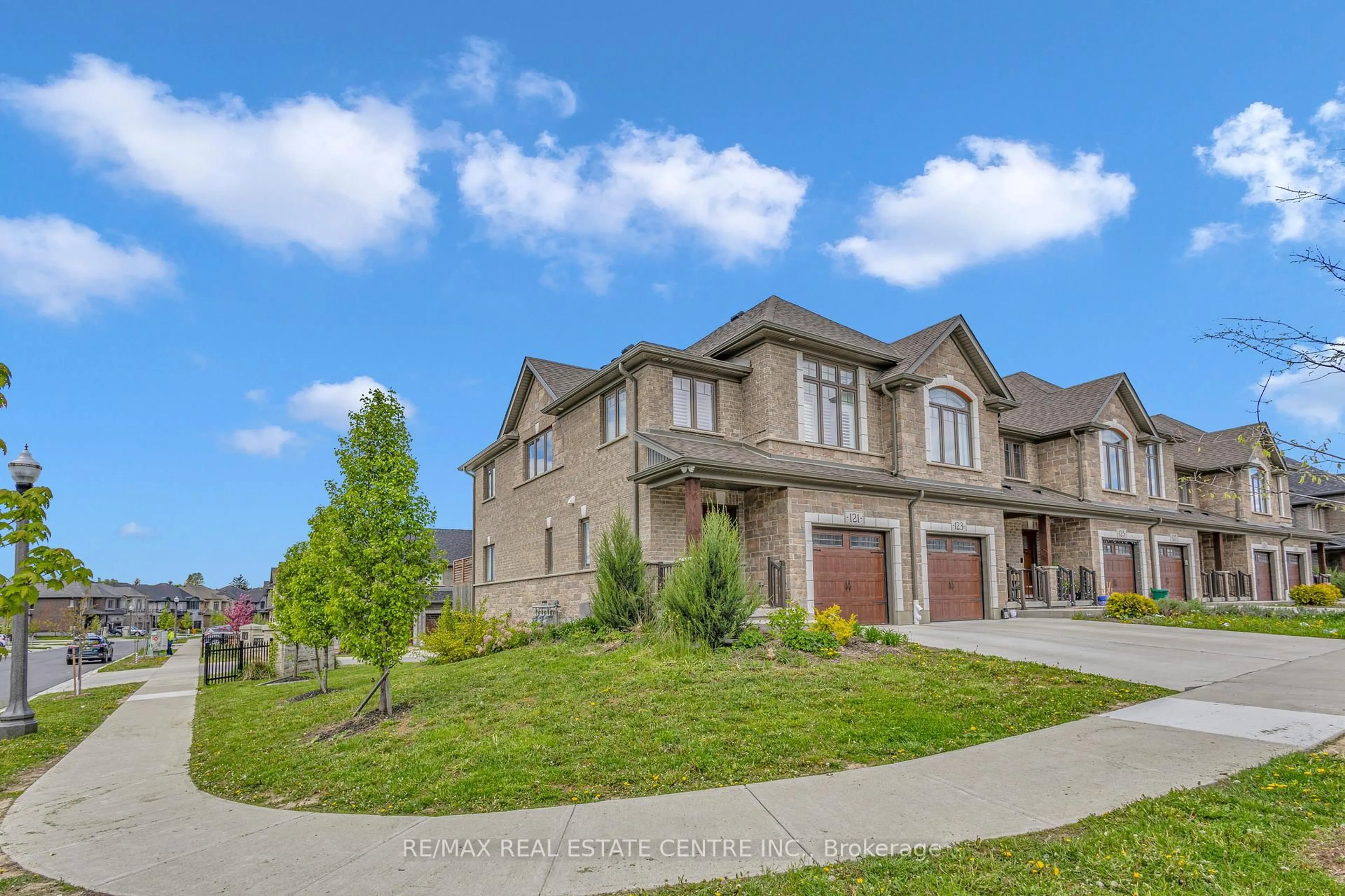 Home with brick exterior material, street for 121 Hollybrook Tr, Kitchener Ontario N2R 0P1