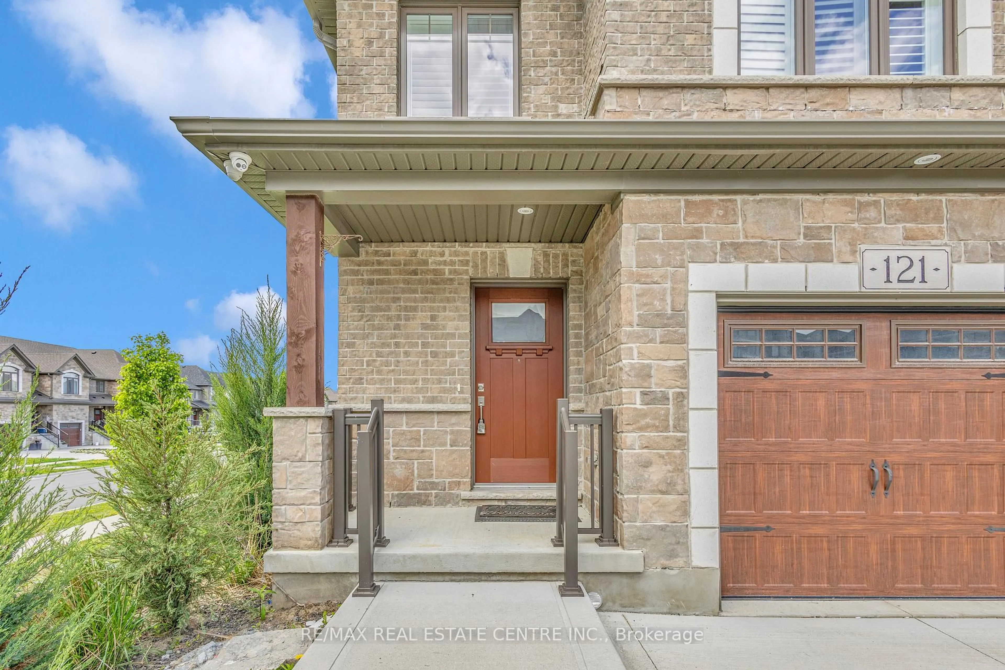 Home with brick exterior material, street for 121 Hollybrook Tr, Kitchener Ontario N2R 0P1
