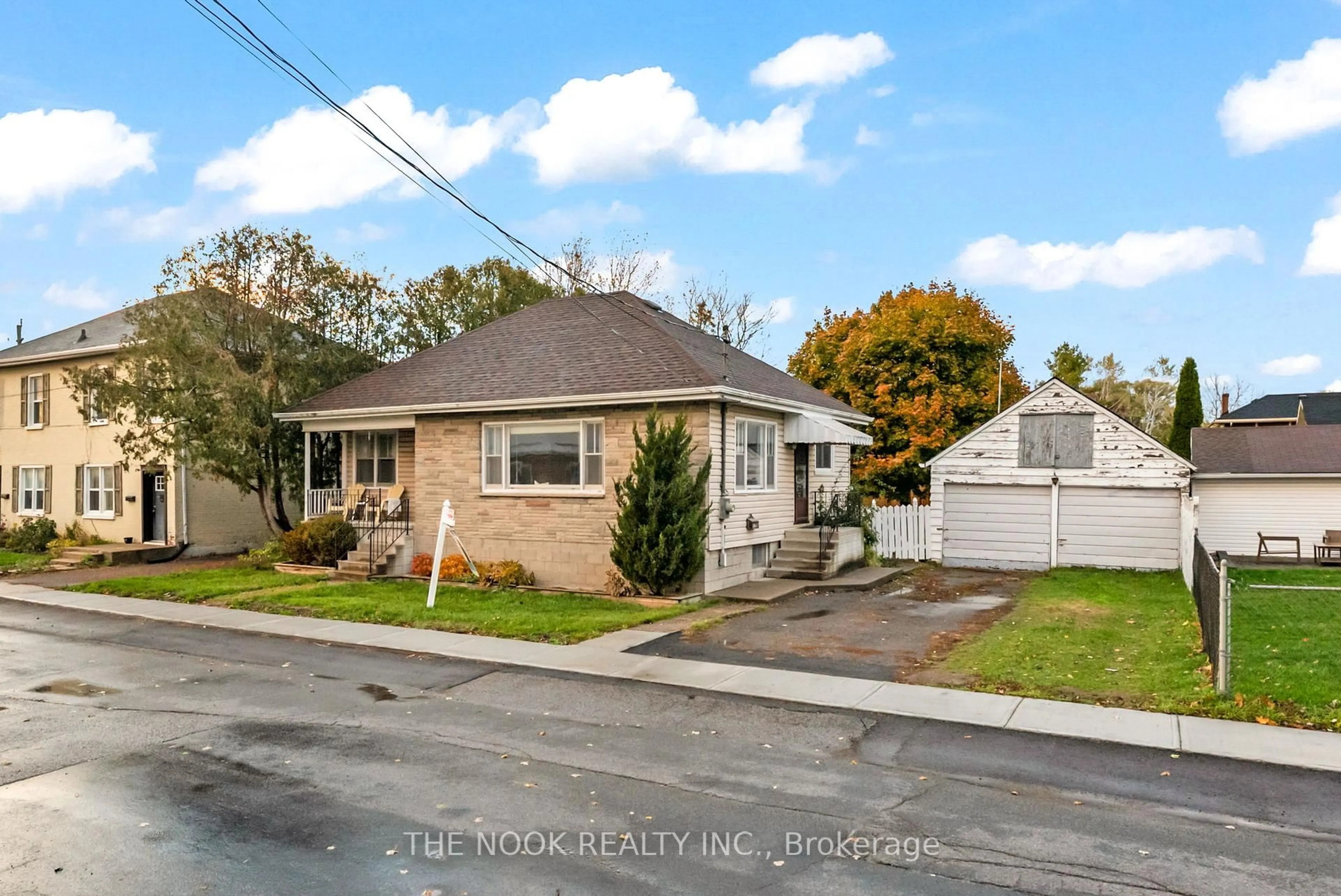 A pic from outside/outdoor area/front of a property/back of a property/a pic from drone, street for 10 Meyers St, Belleville Ontario K8N 2N6