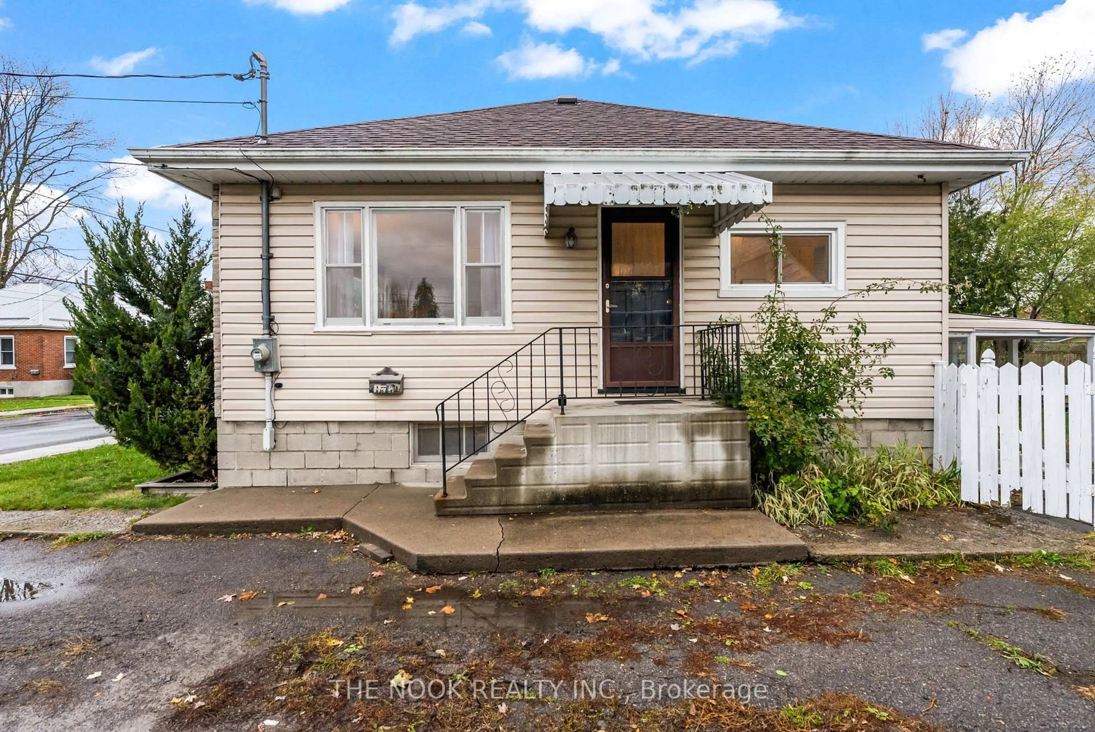 Home with vinyl exterior material, street for 10 Meyers St, Belleville Ontario K8N 2N6