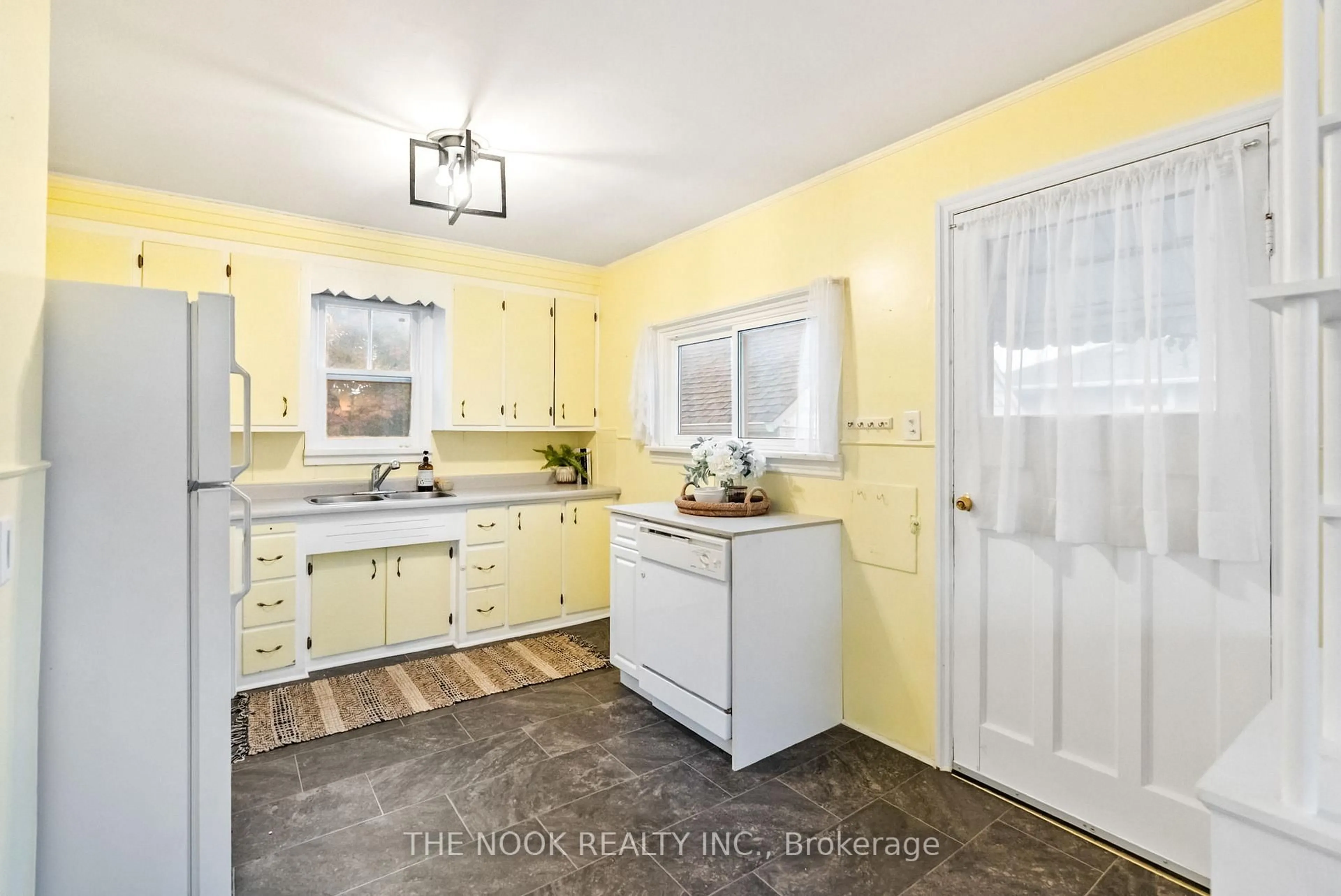 Unknown for 10 Meyers St, Belleville Ontario K8N 2N6