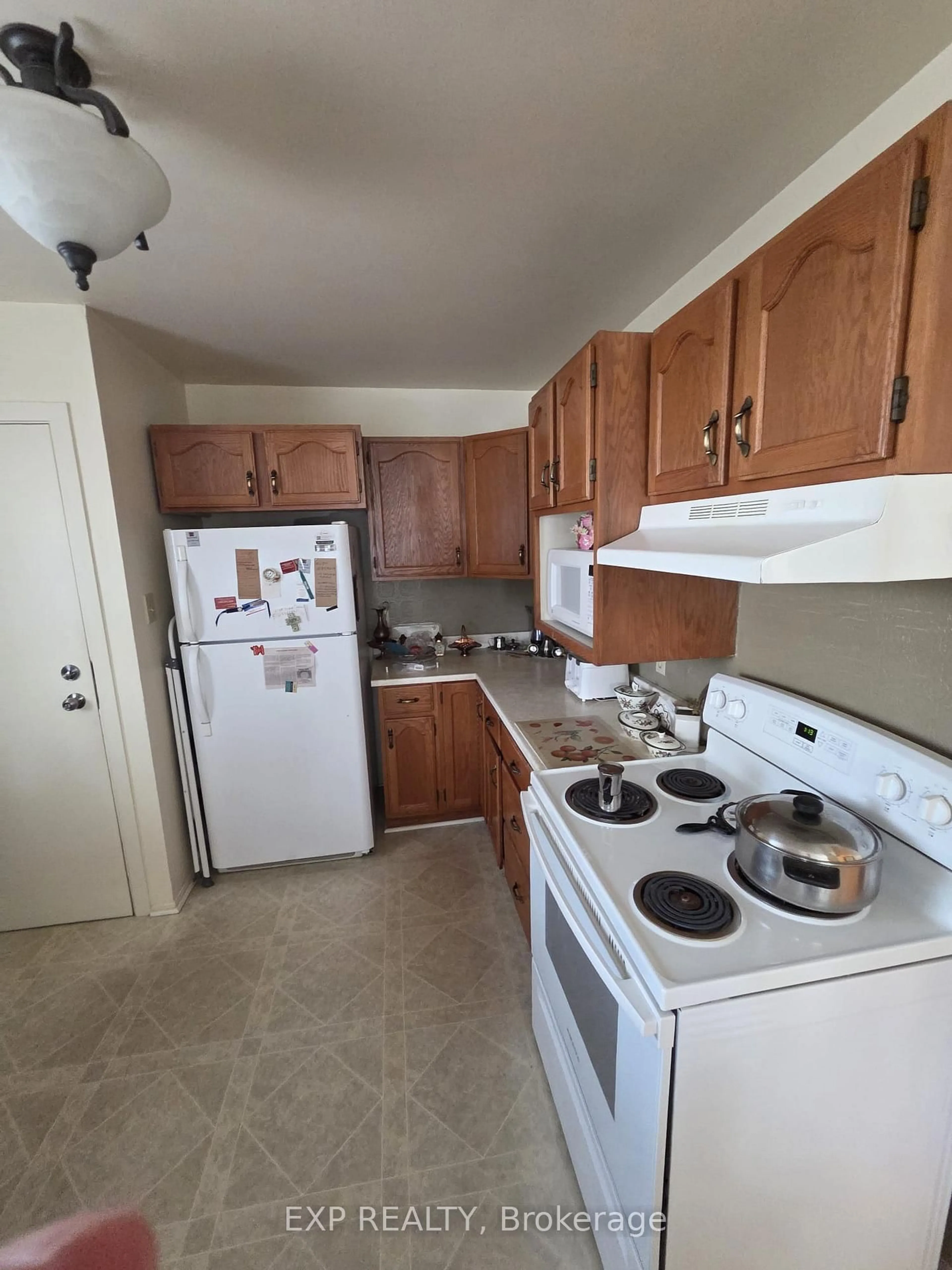 Standard kitchen, unknown for 310 Patton St, Ottawa Ontario K1L 6G4