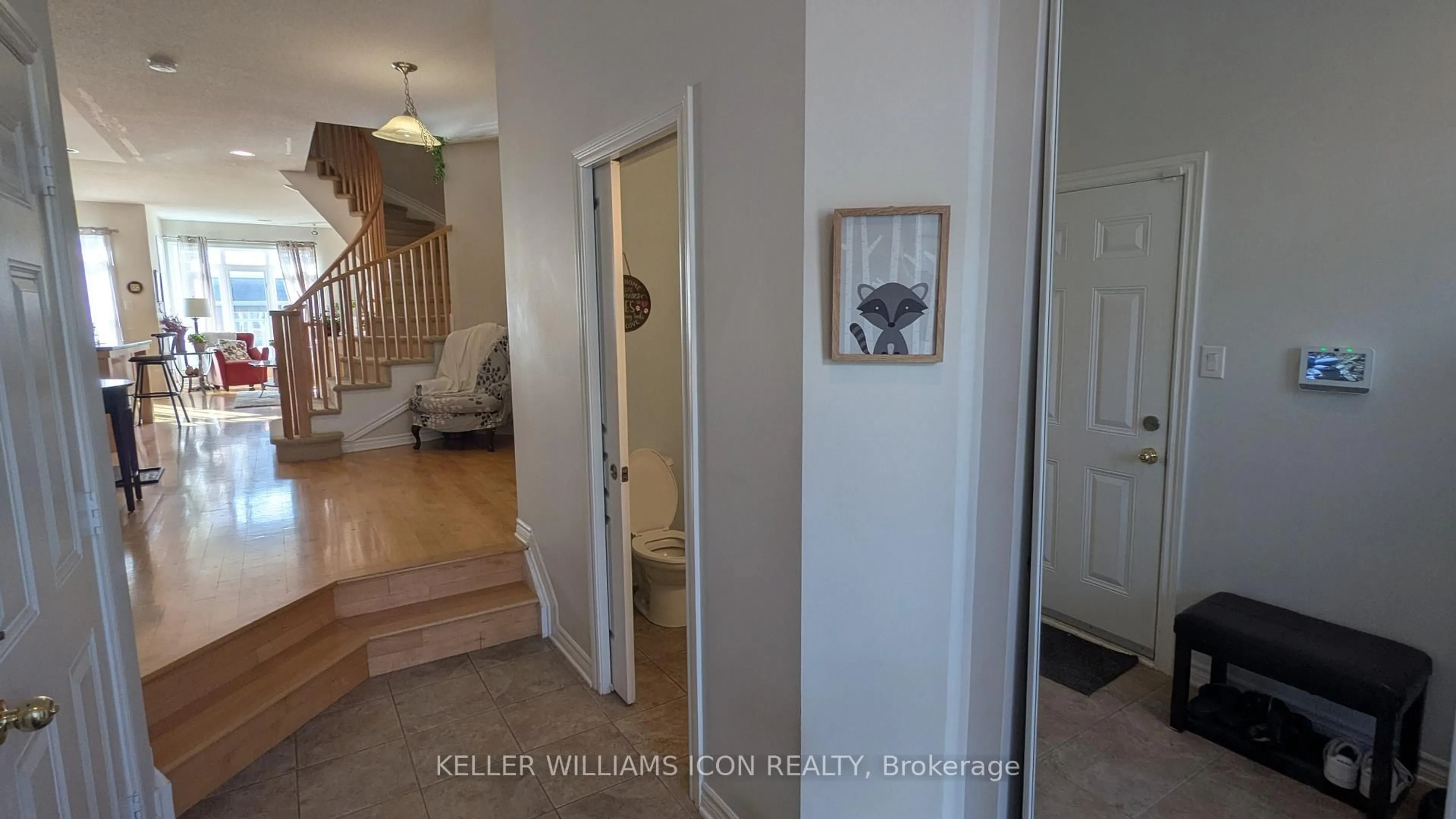 Indoor entryway for 564 Remnor Ave, Ottawa Ontario K2T 0A5