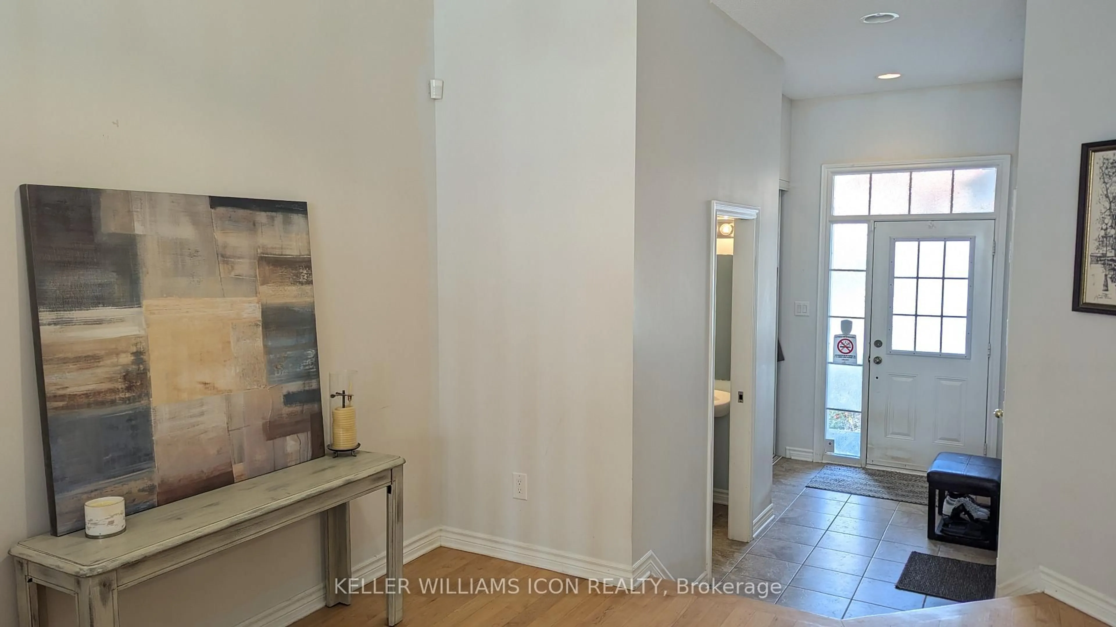 Indoor entryway for 564 Remnor Ave, Ottawa Ontario K2T 0A5