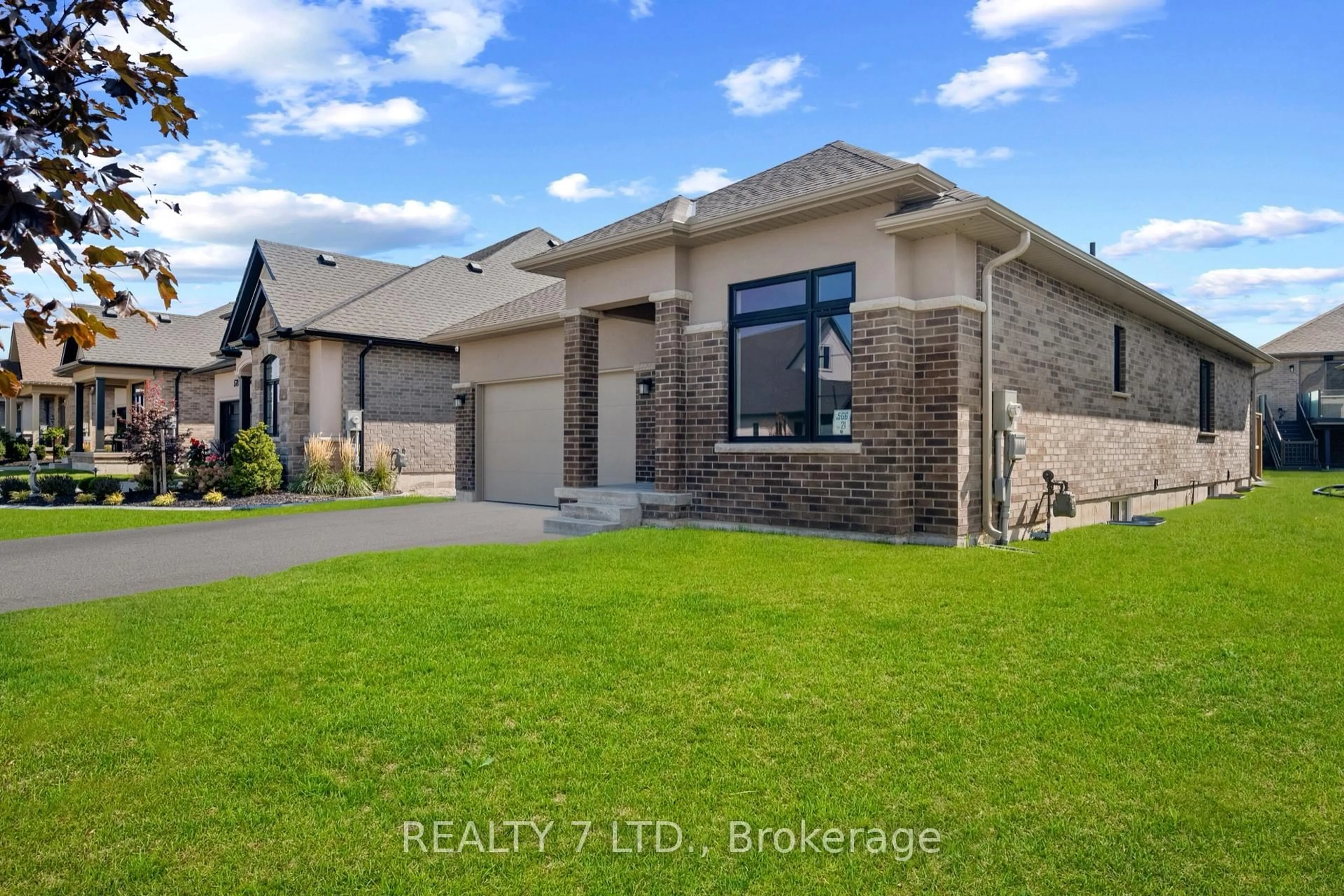 Home with brick exterior material, unknown for 566 Old Course Tr, Welland Ontario L3B 6G8