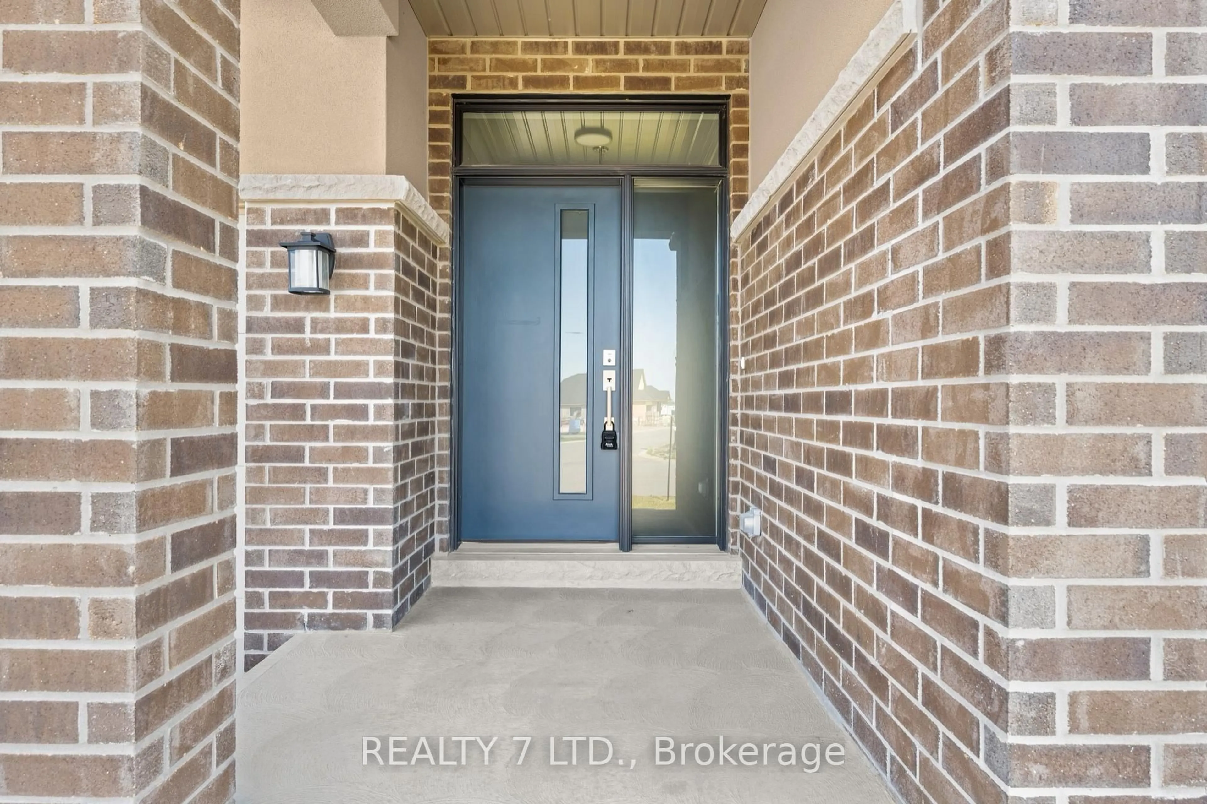 Indoor entryway for 566 Old Course Tr, Welland Ontario L3B 6G8