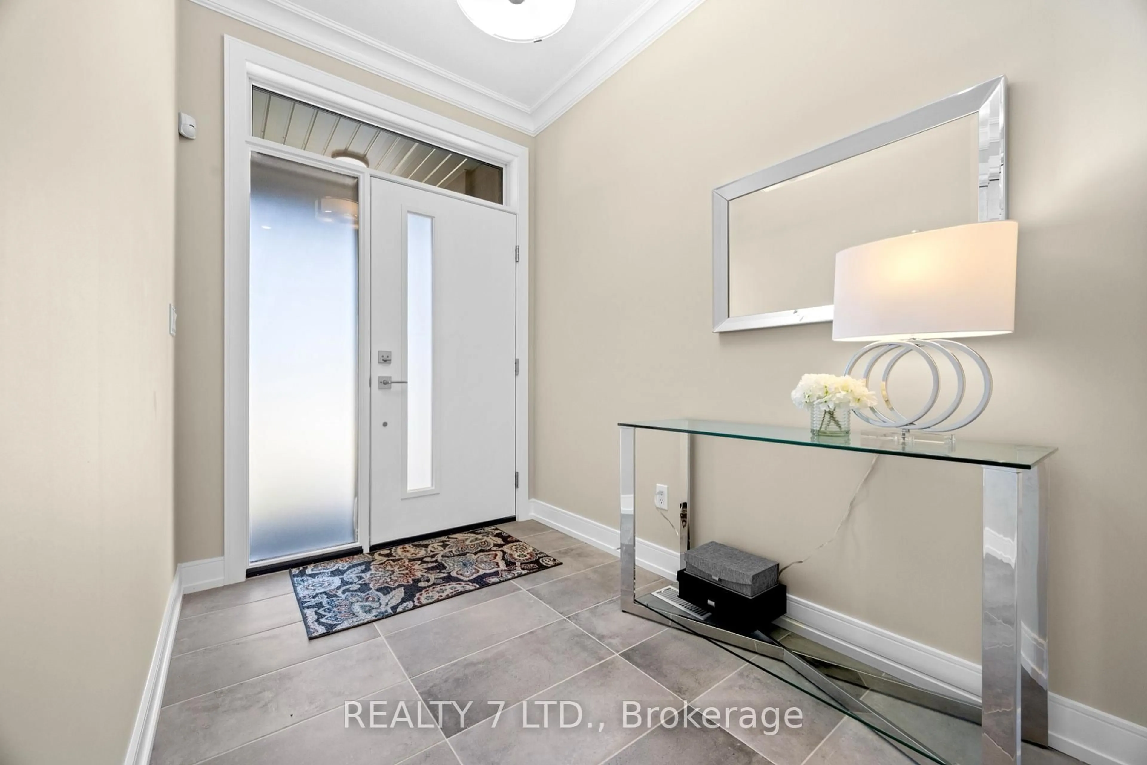 Indoor entryway for 566 Old Course Tr, Welland Ontario L3B 6G8