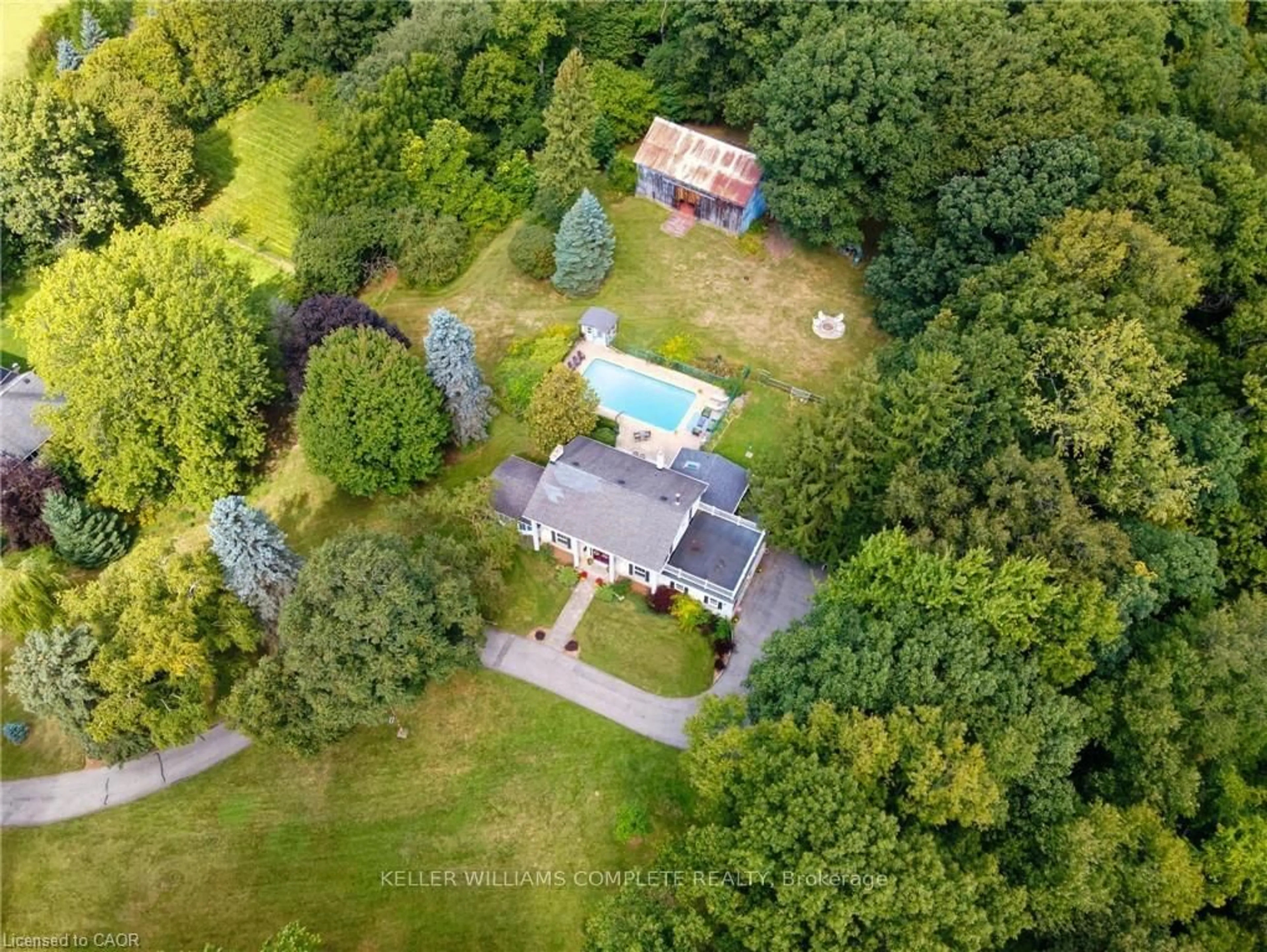 A pic from outside/outdoor area/front of a property/back of a property/a pic from drone, unknown for 345 Jerseyville Rd, Hamilton Ontario L9G 5C3