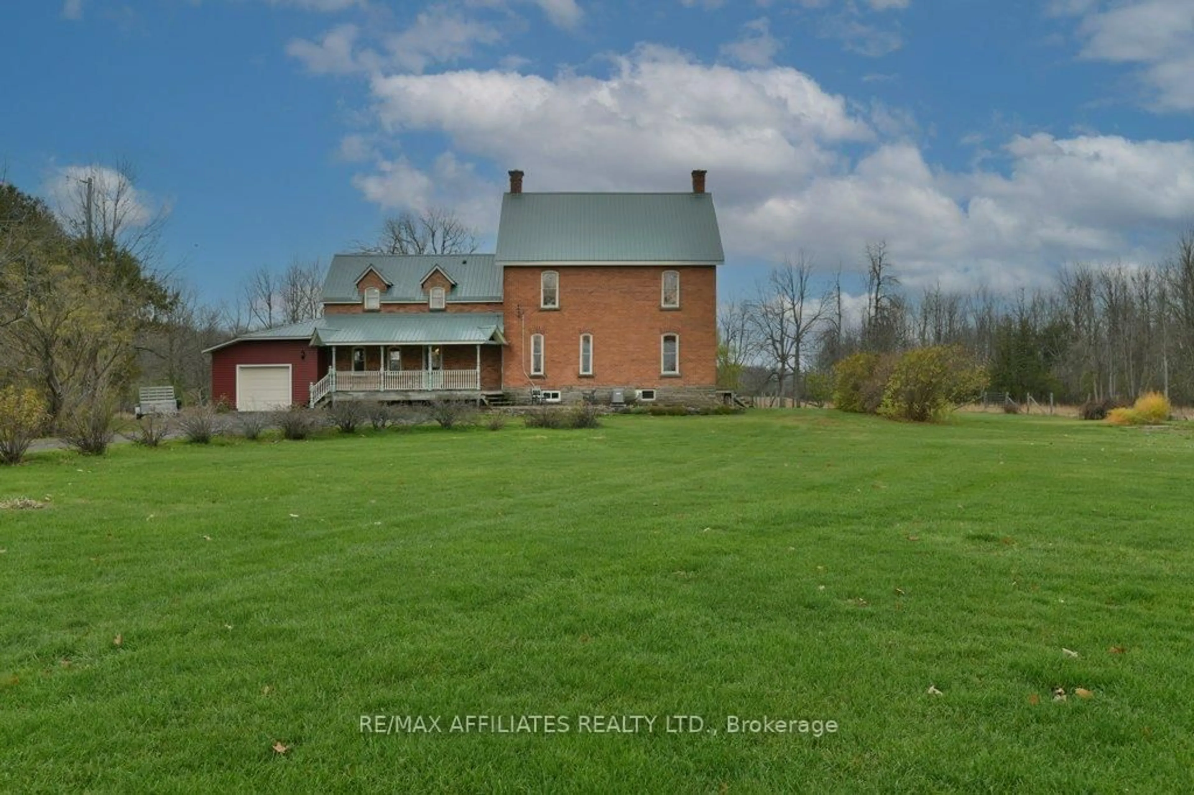 A pic from outside/outdoor area/front of a property/back of a property/a pic from drone, building for 507 Drummond Rd, Carleton Place Ontario K7C 3P1