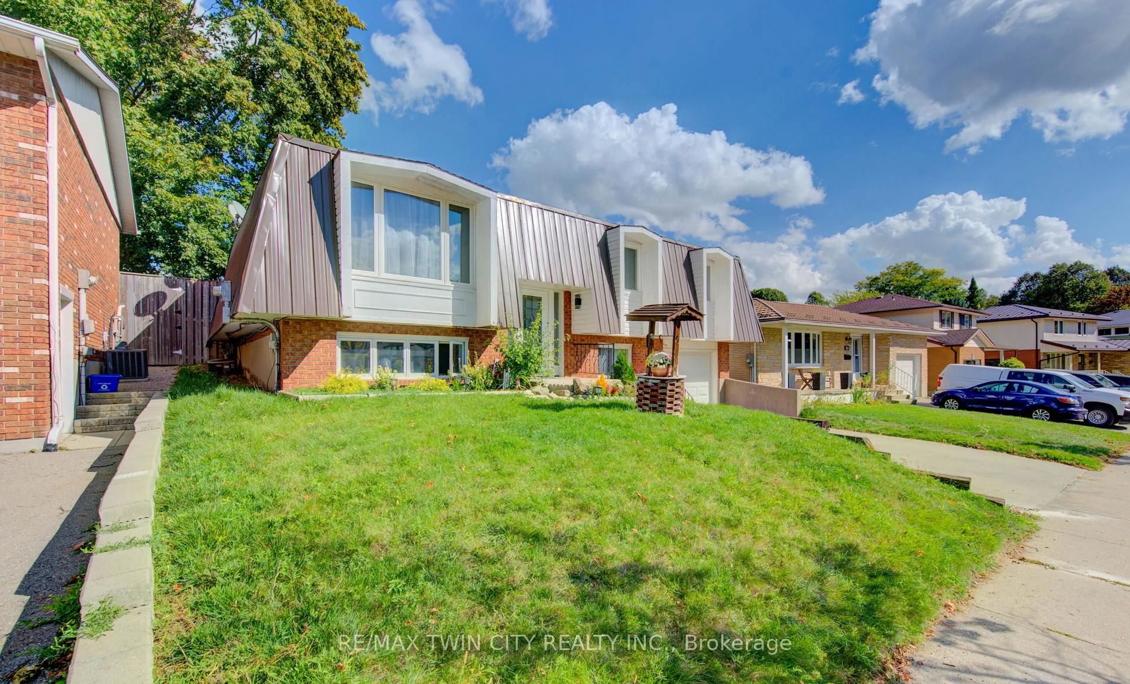 Unknown for 320 Country Hill Dr, Kitchener Ontario N2E 2C2