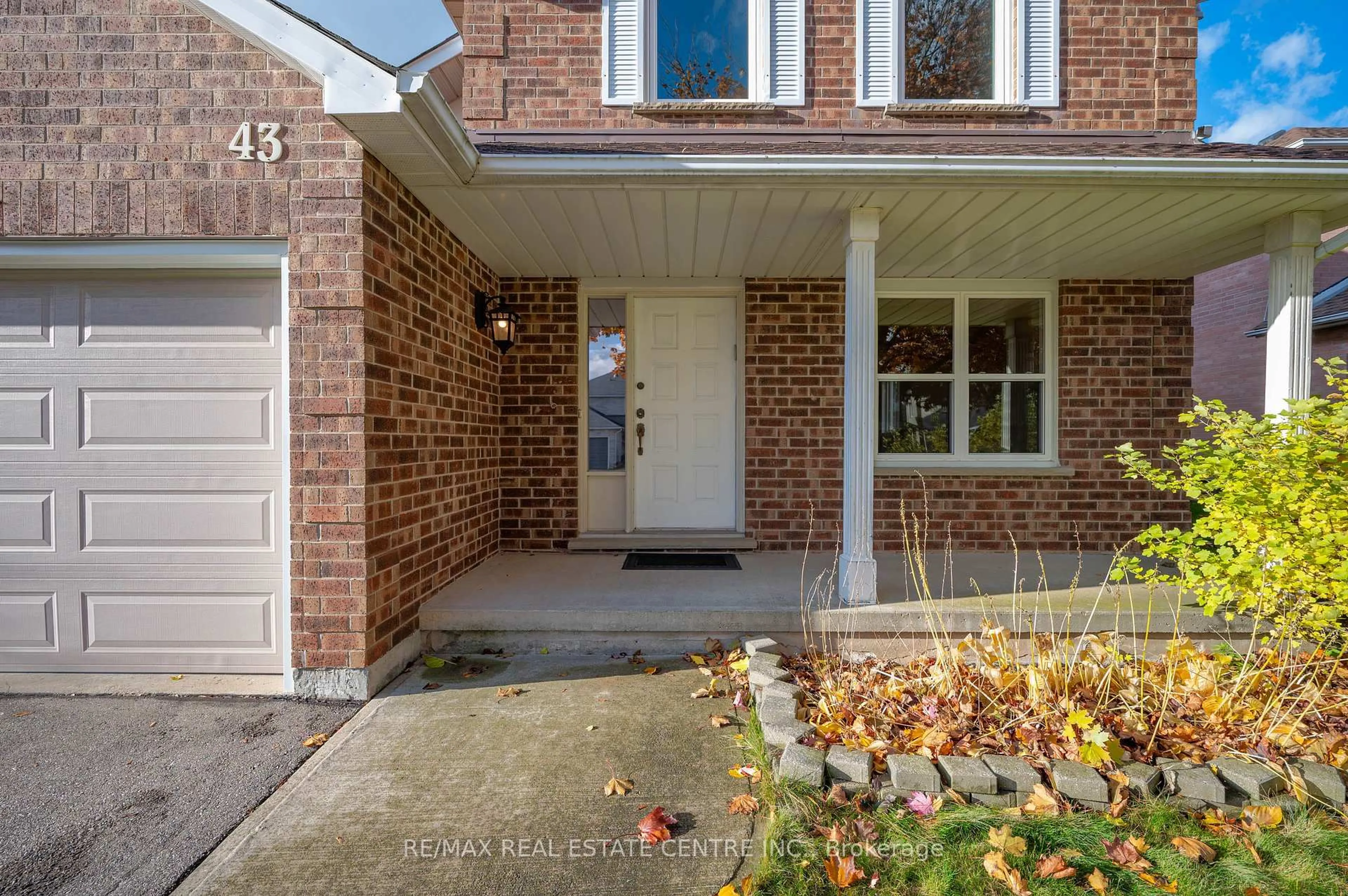 Home with brick exterior material, street for 43 Robson Ave, Cambridge Ontario N1T 1L2